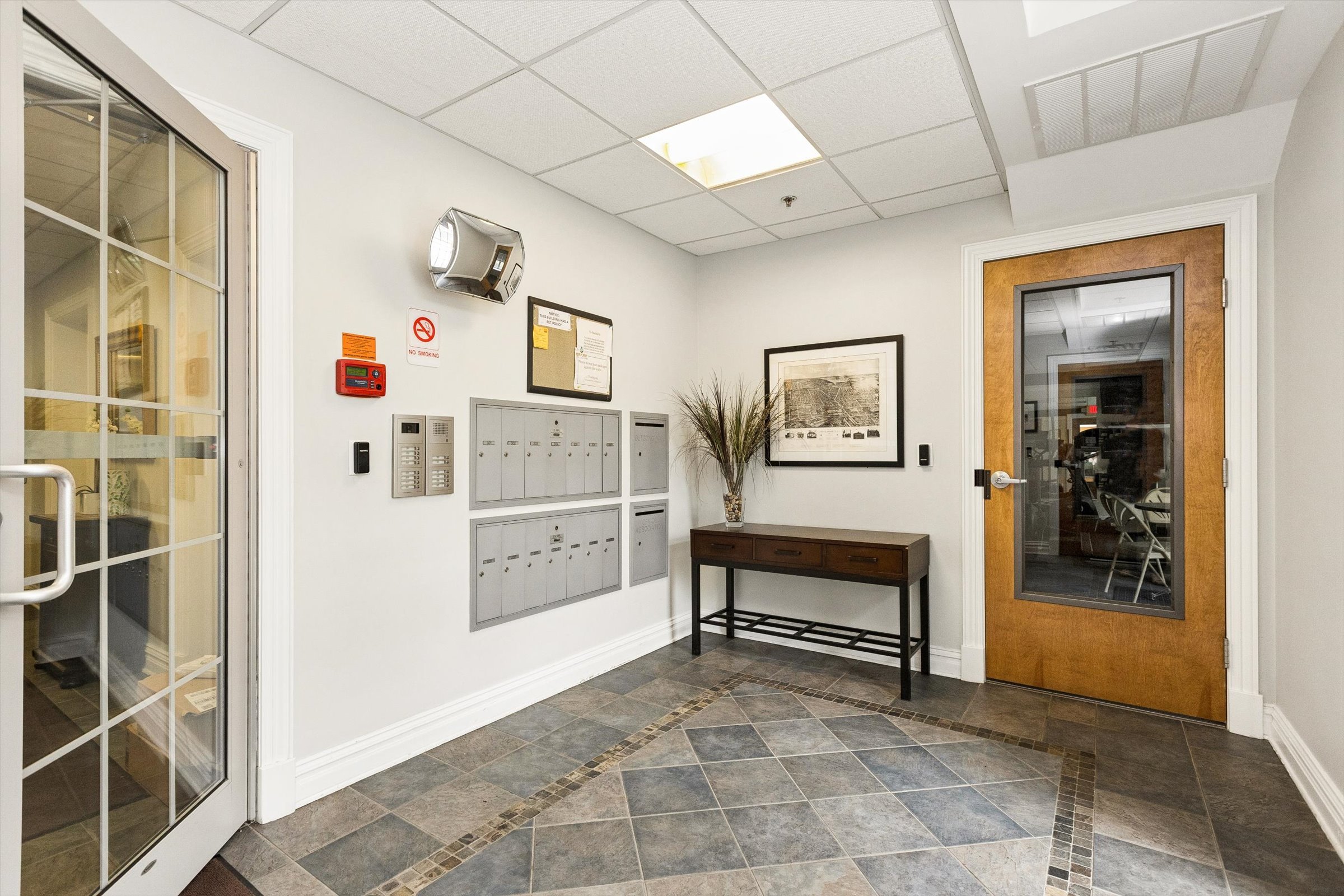 05-Lobby.jpg