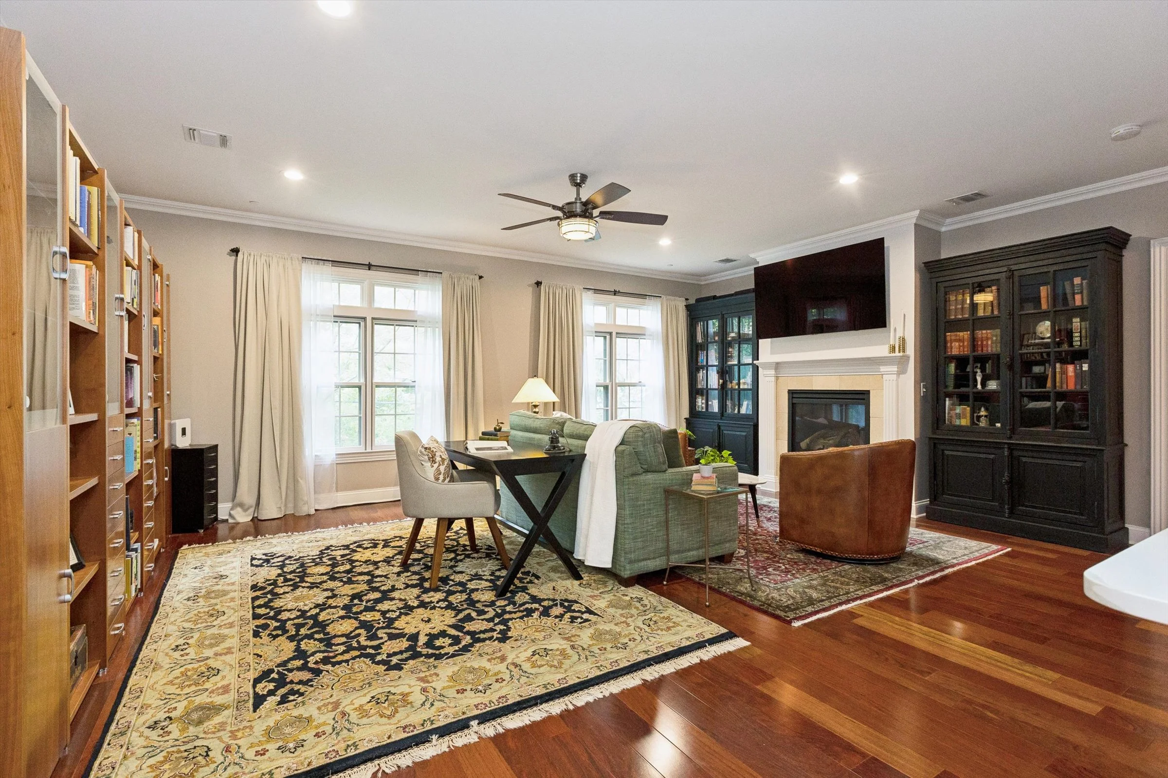 10-Living Room.jpg