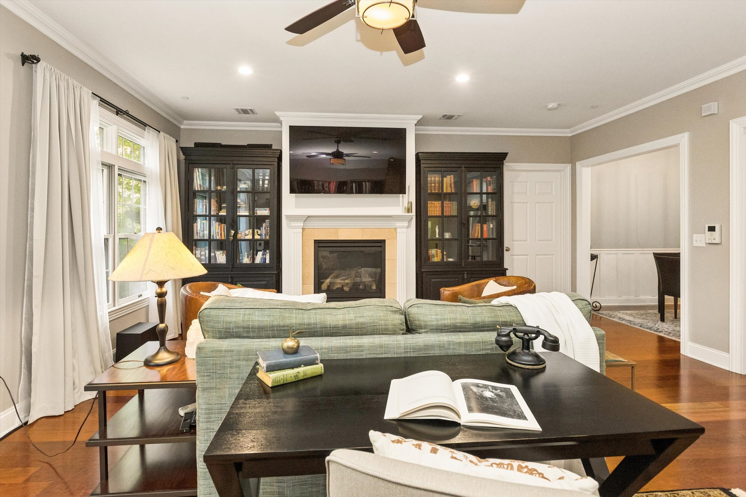 15-Living Room.jpg