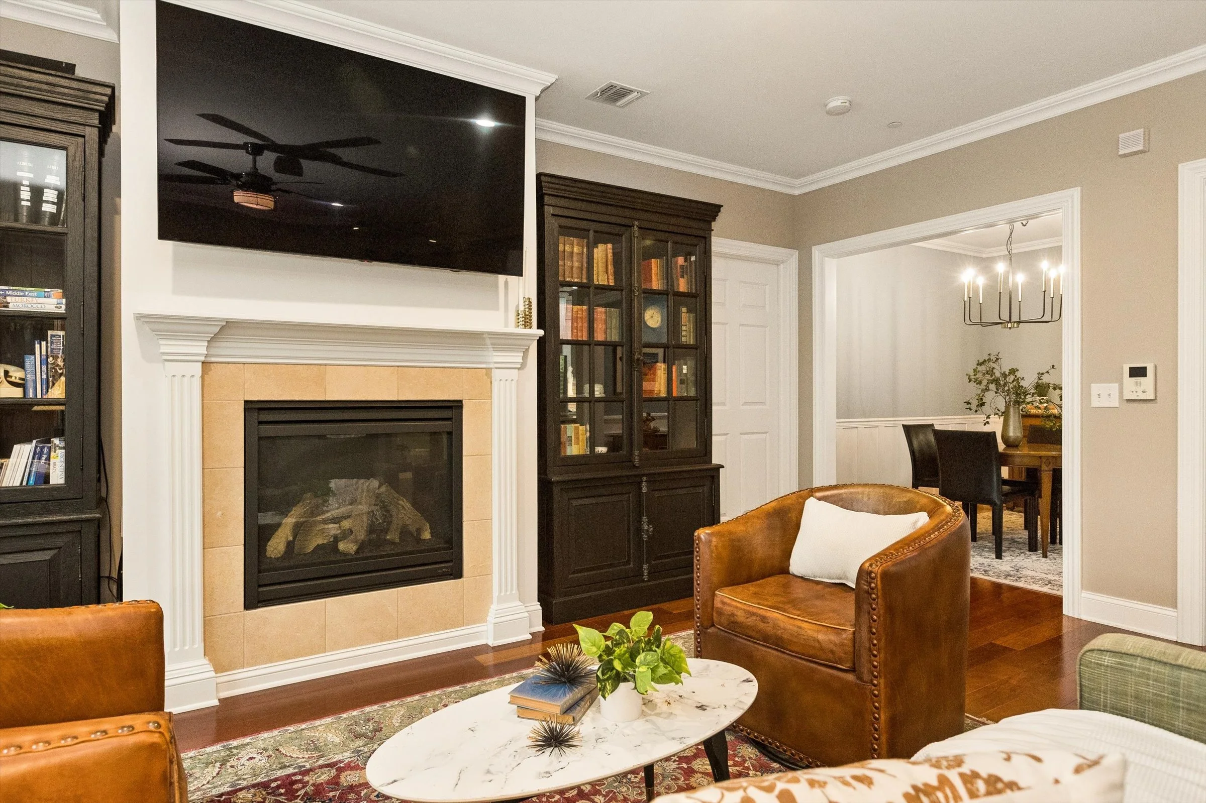 16-Living Room.jpg