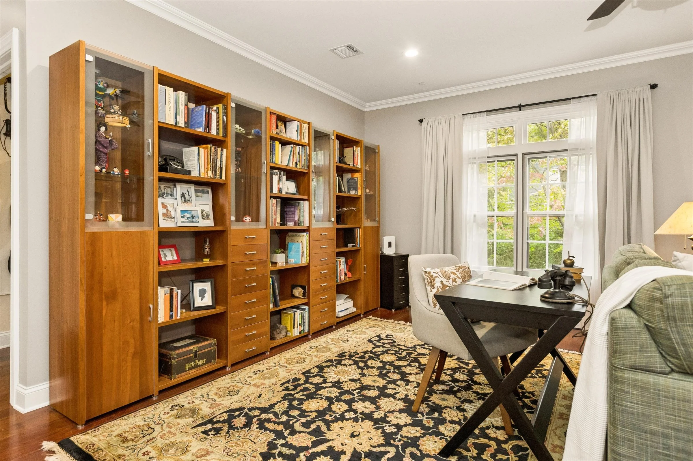 18-Living Room.jpg
