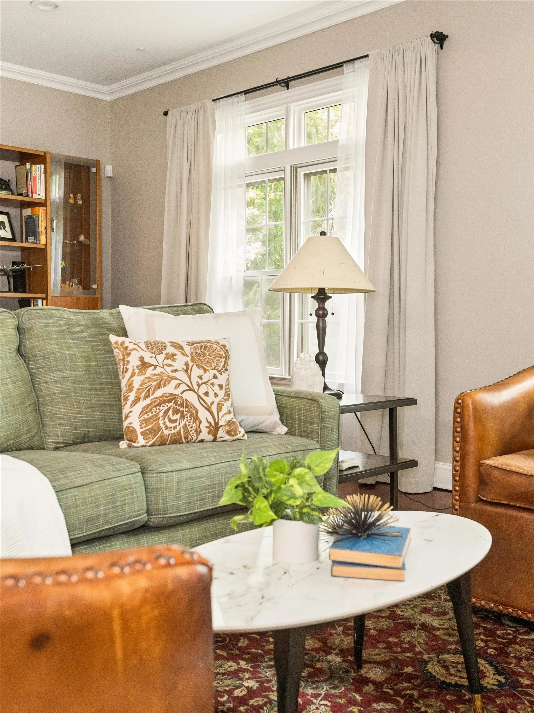 17-Living Room.jpg
