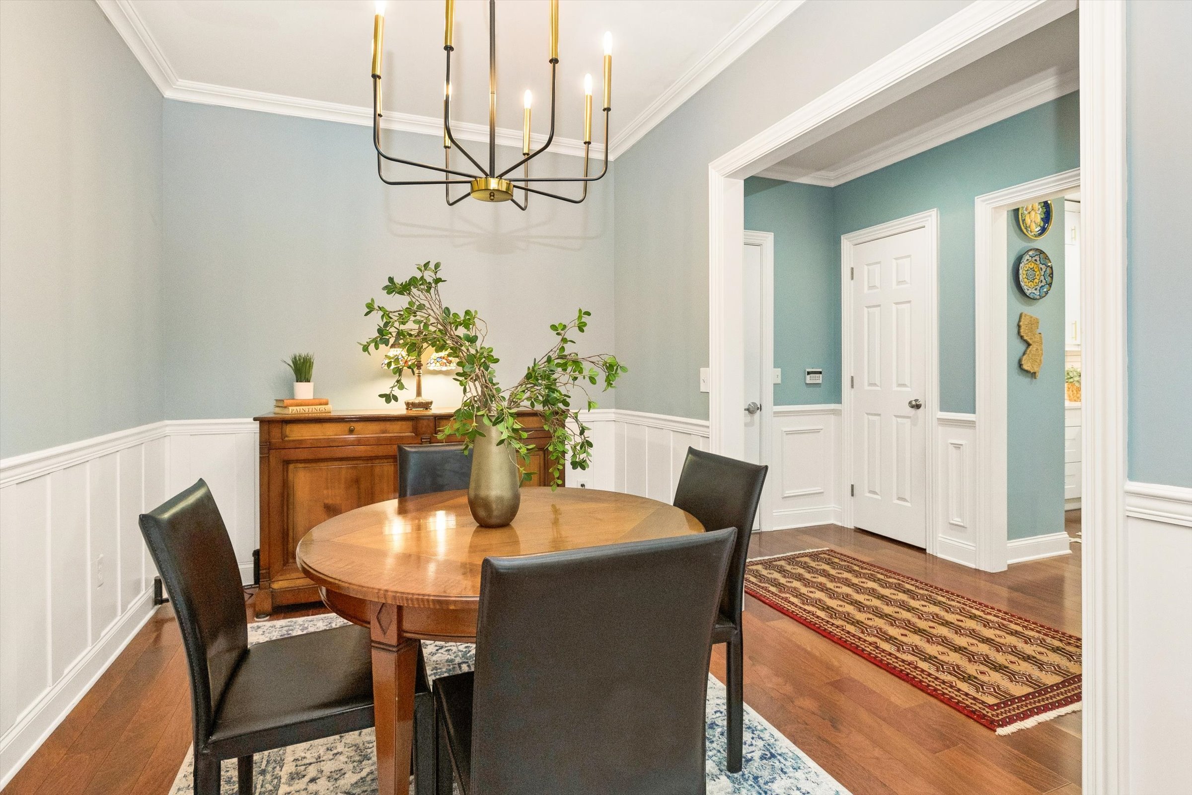 22-Dining Room.jpg