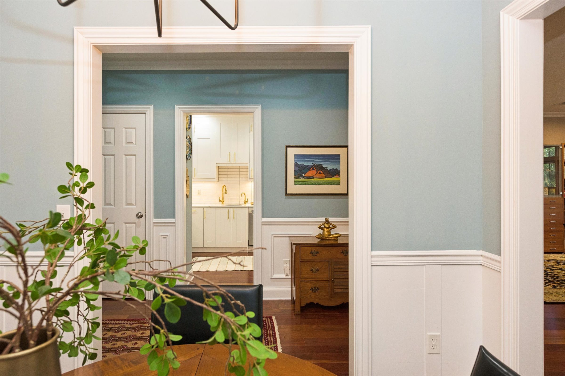 25-Dining Room to Kitchen.jpg