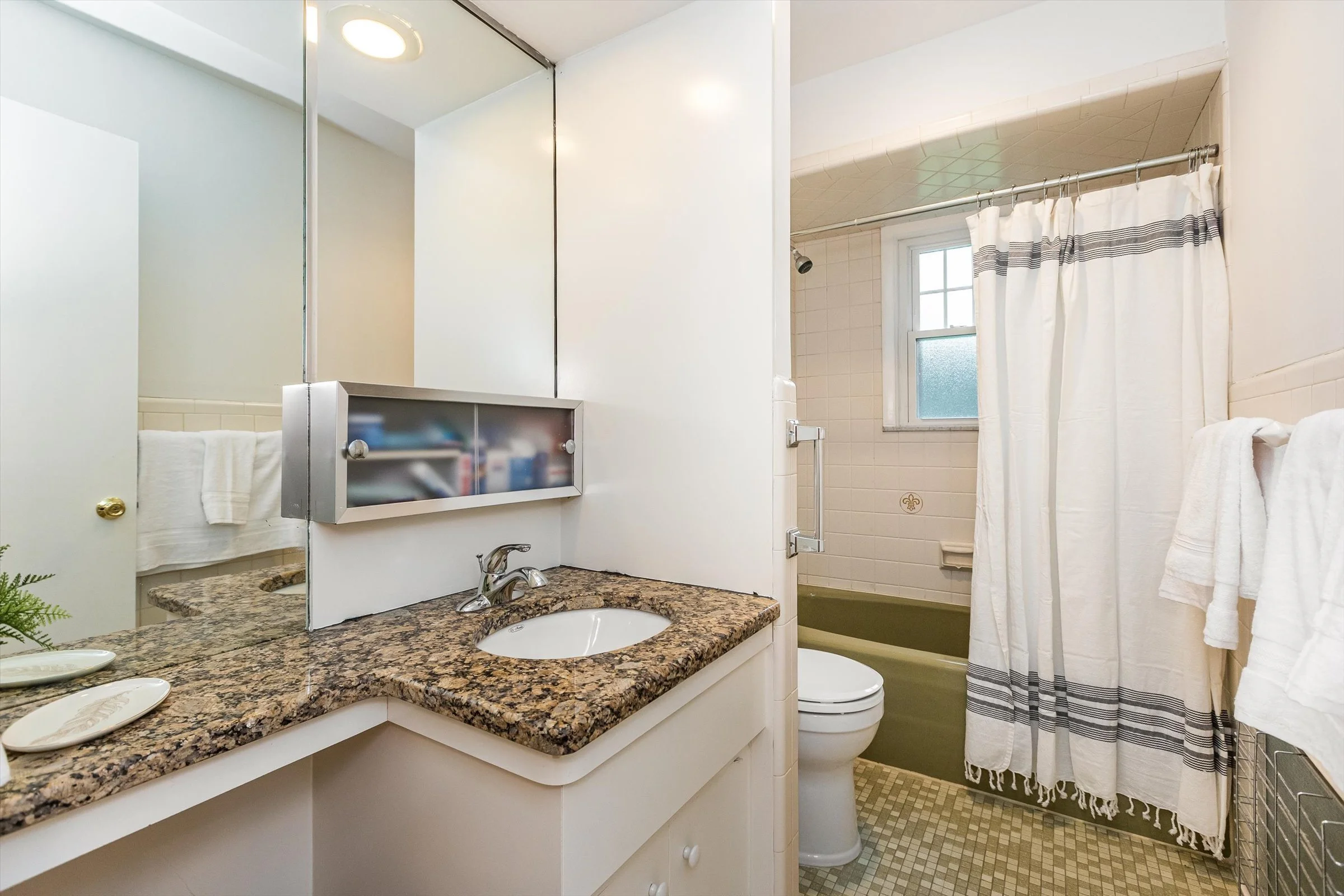 33-Bathroom.jpg