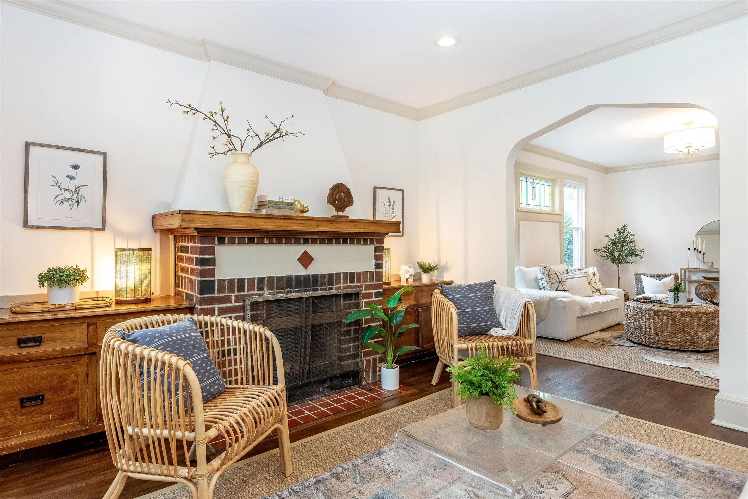 27-Living Room.jpg