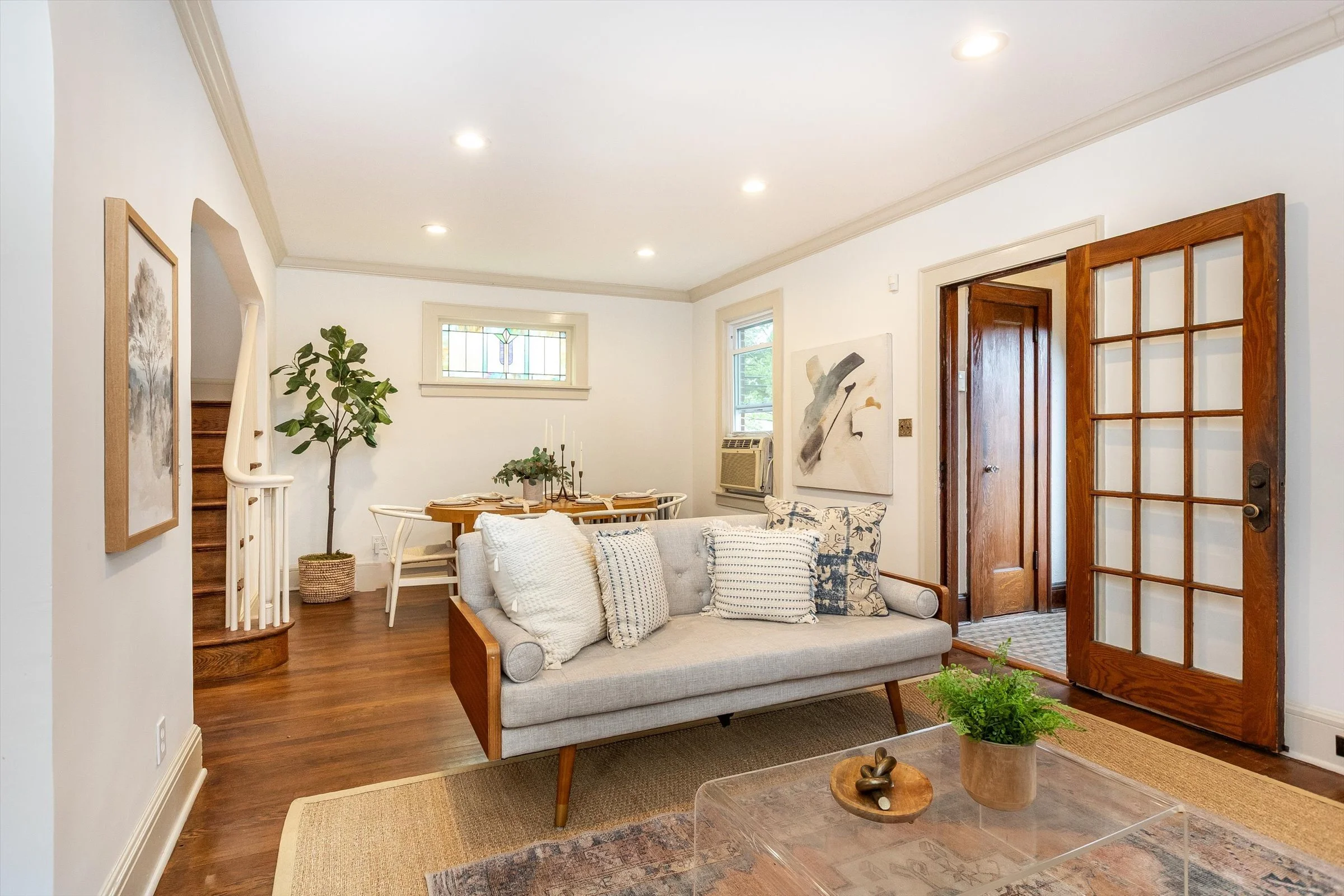 11-Living Room.jpg
