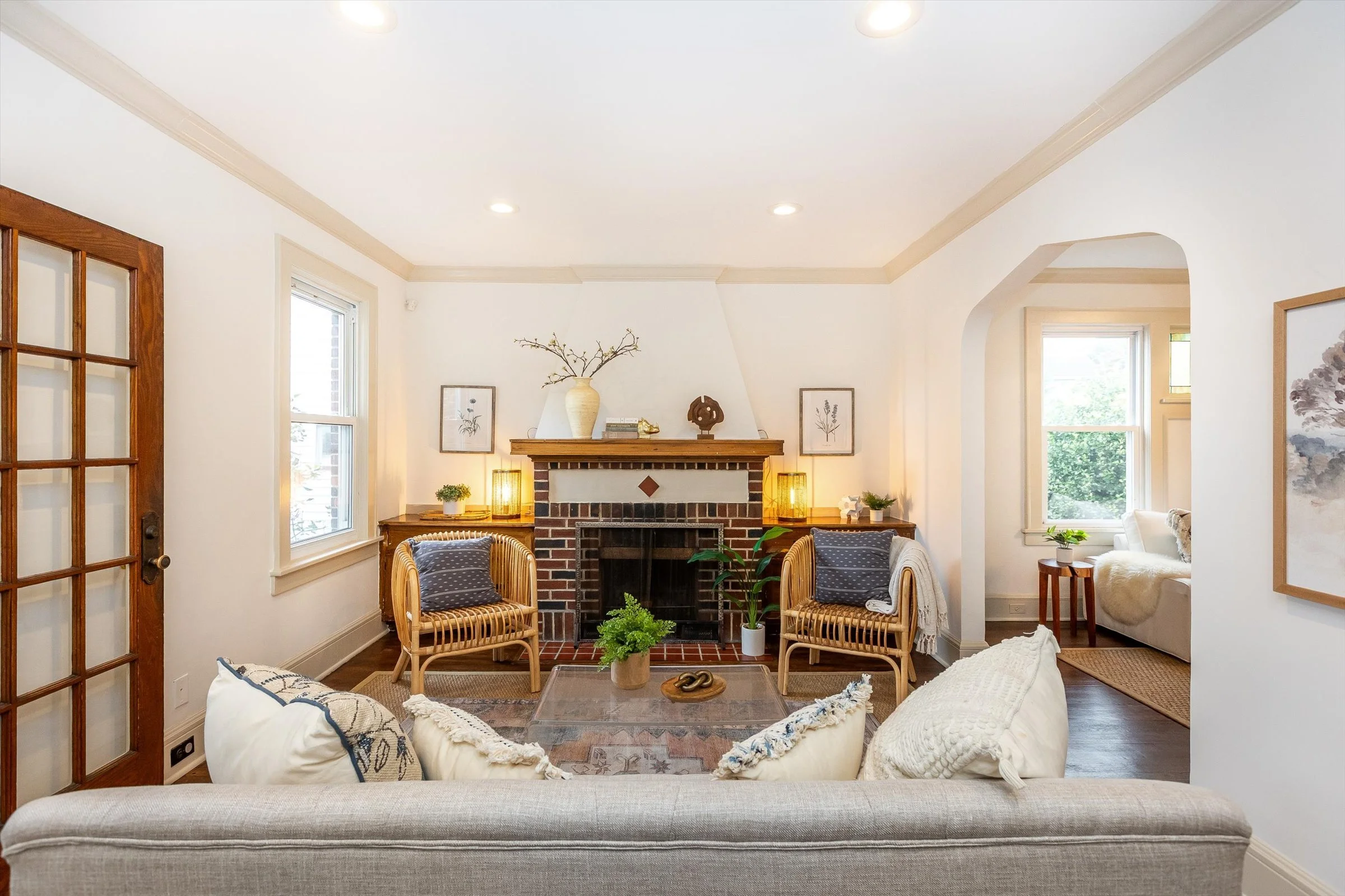 12-Living Room.jpg