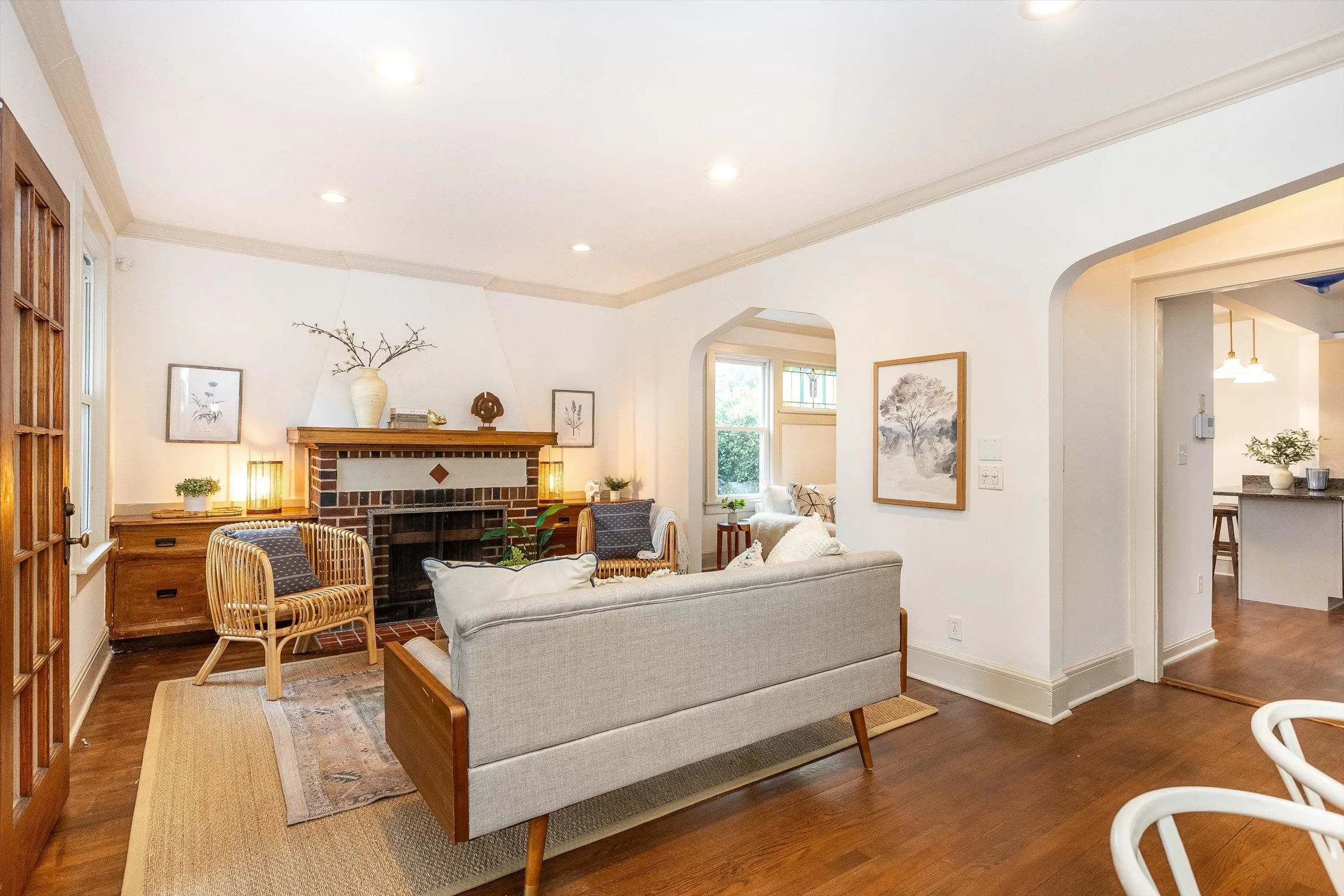 18-Living Room.jpg