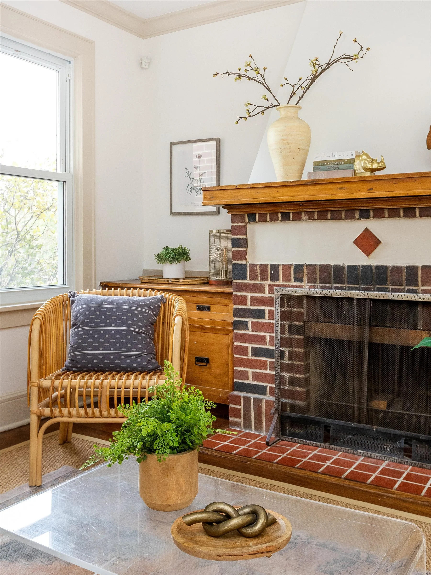 14-Living Room.jpg