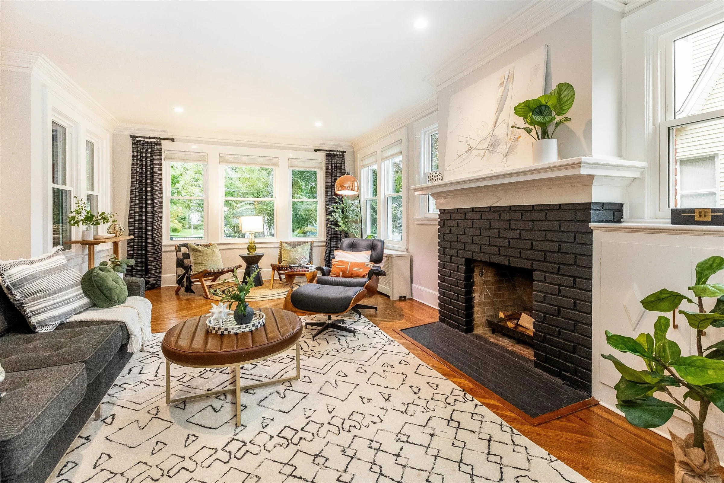 16-Living Room.jpg