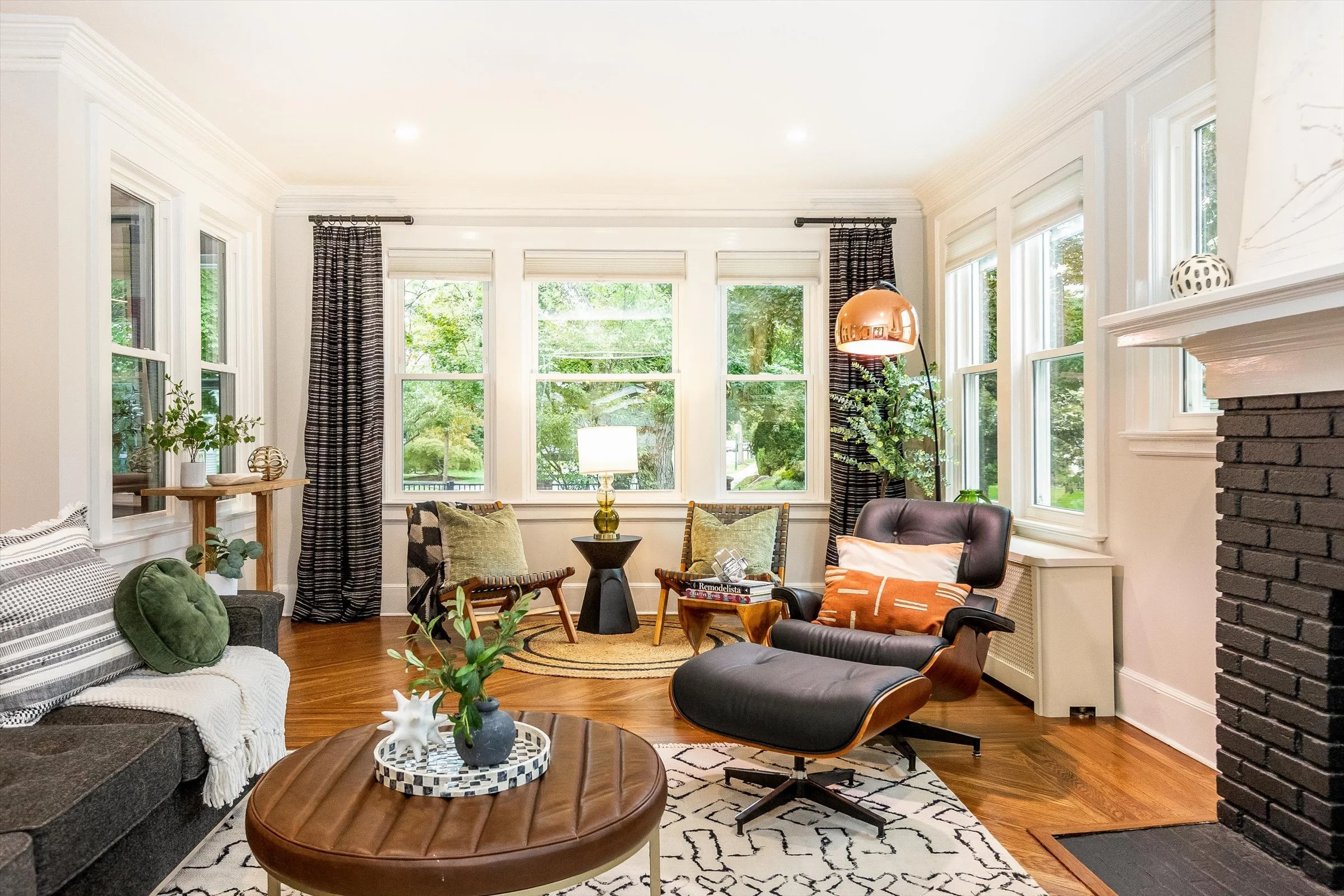 17-Living Room.jpg