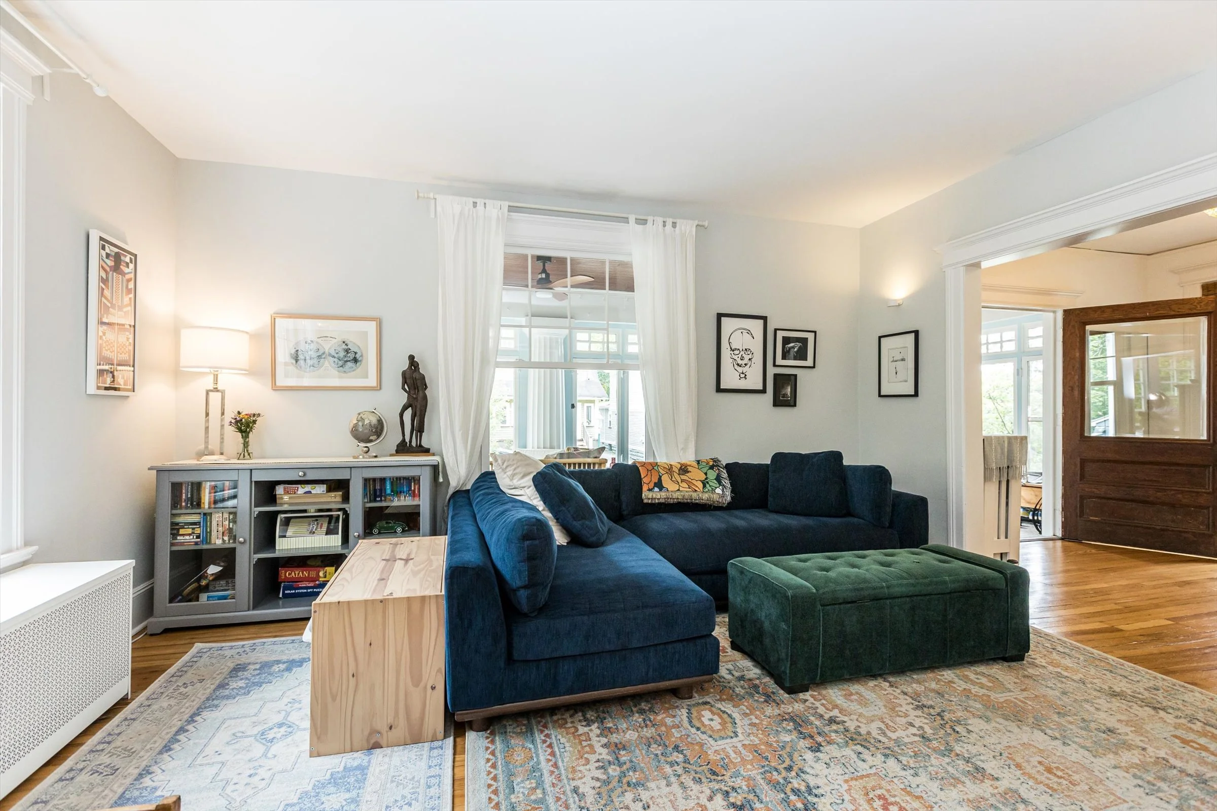 09-Living Room.jpg