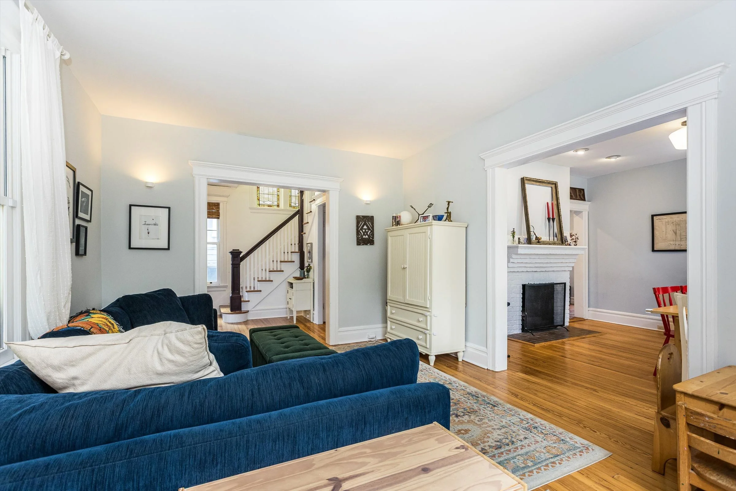 10-Living Room.jpg