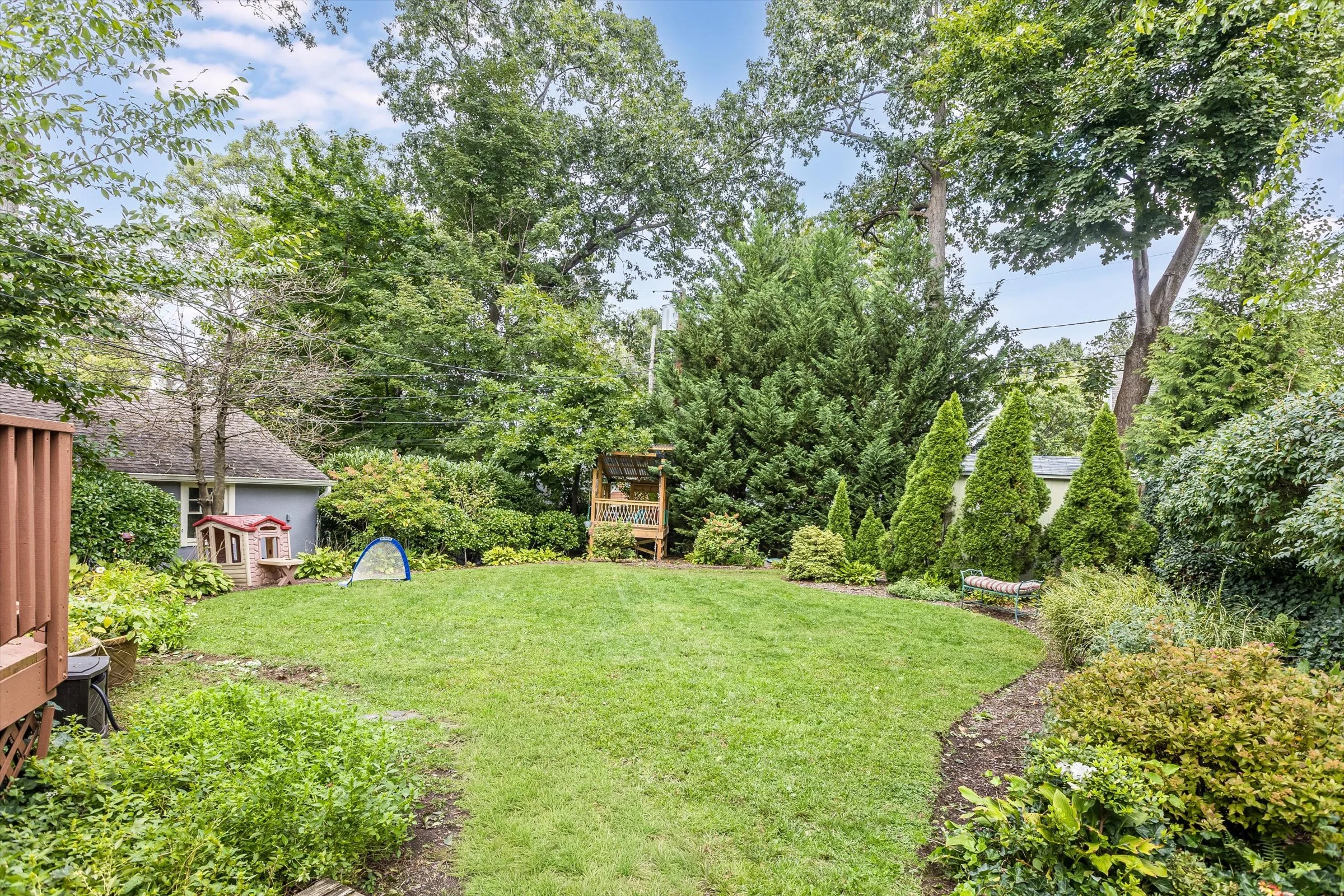 30-Backyard.jpg