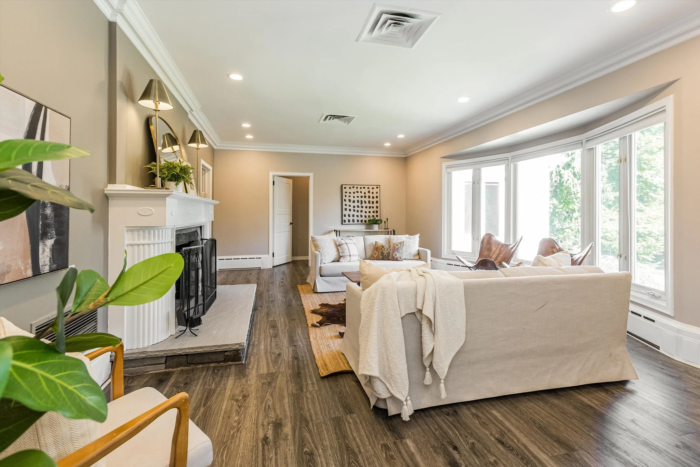 06-Living Room.jpg
