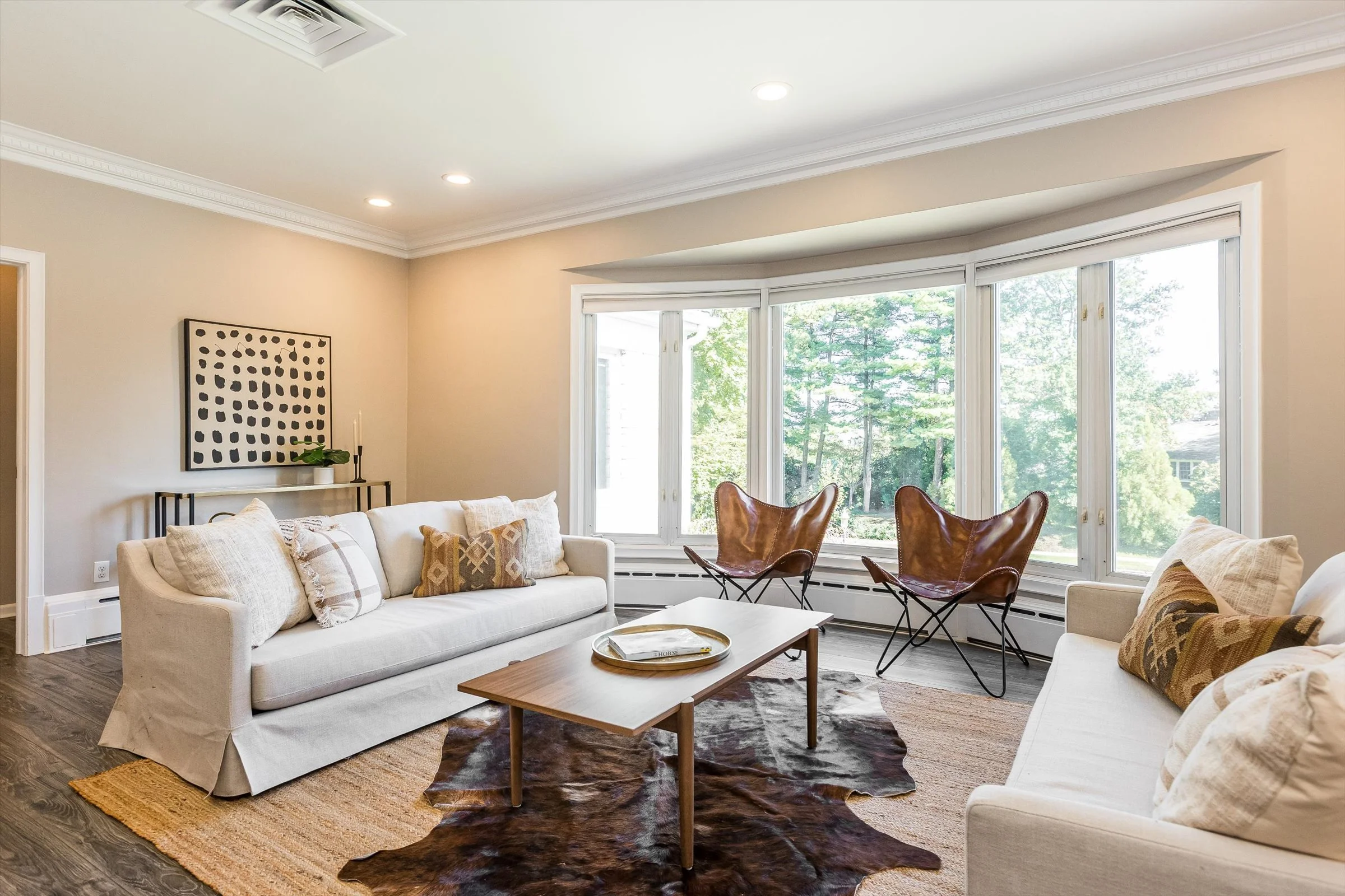09-Living Room.jpg