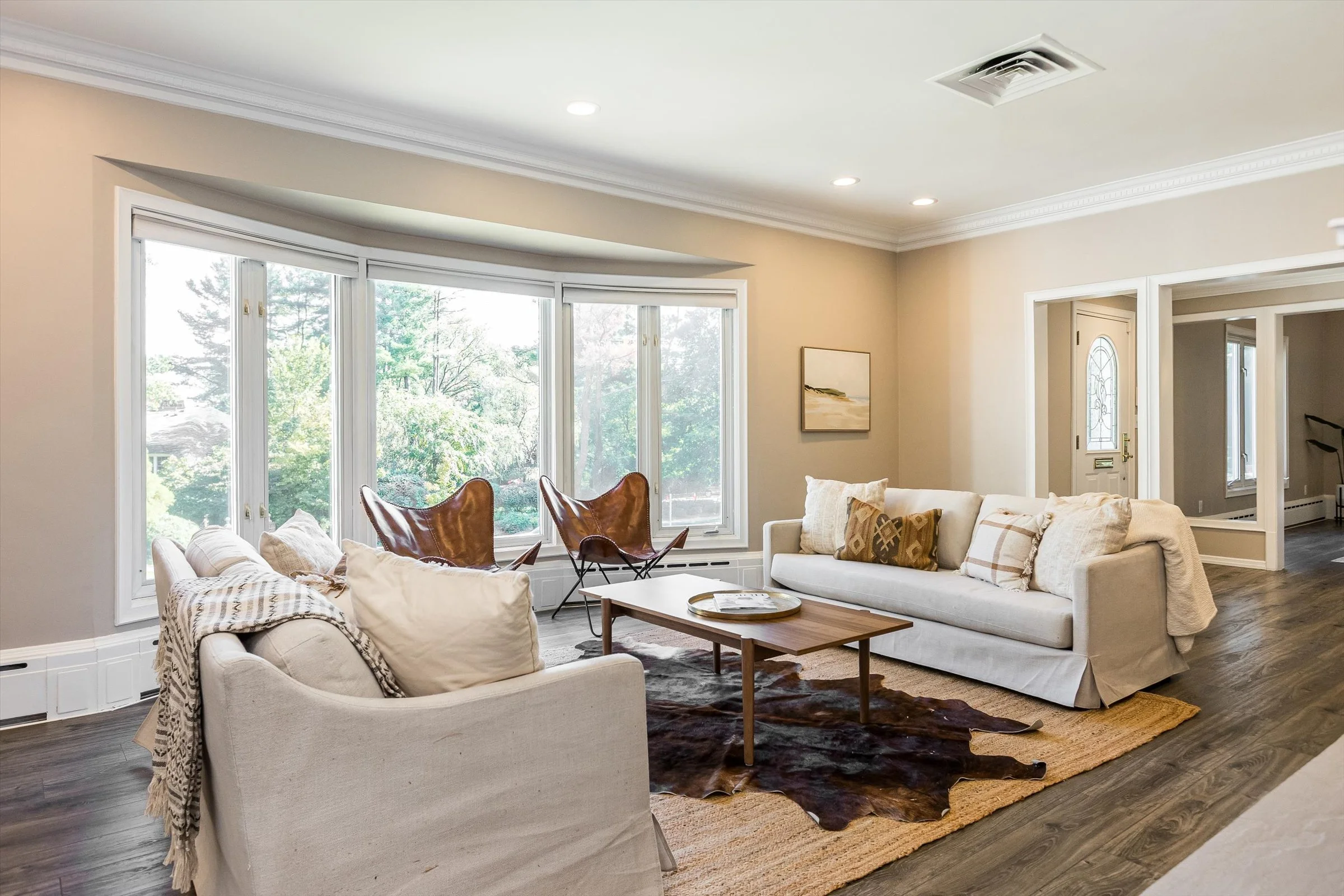 10-Living Room.jpg