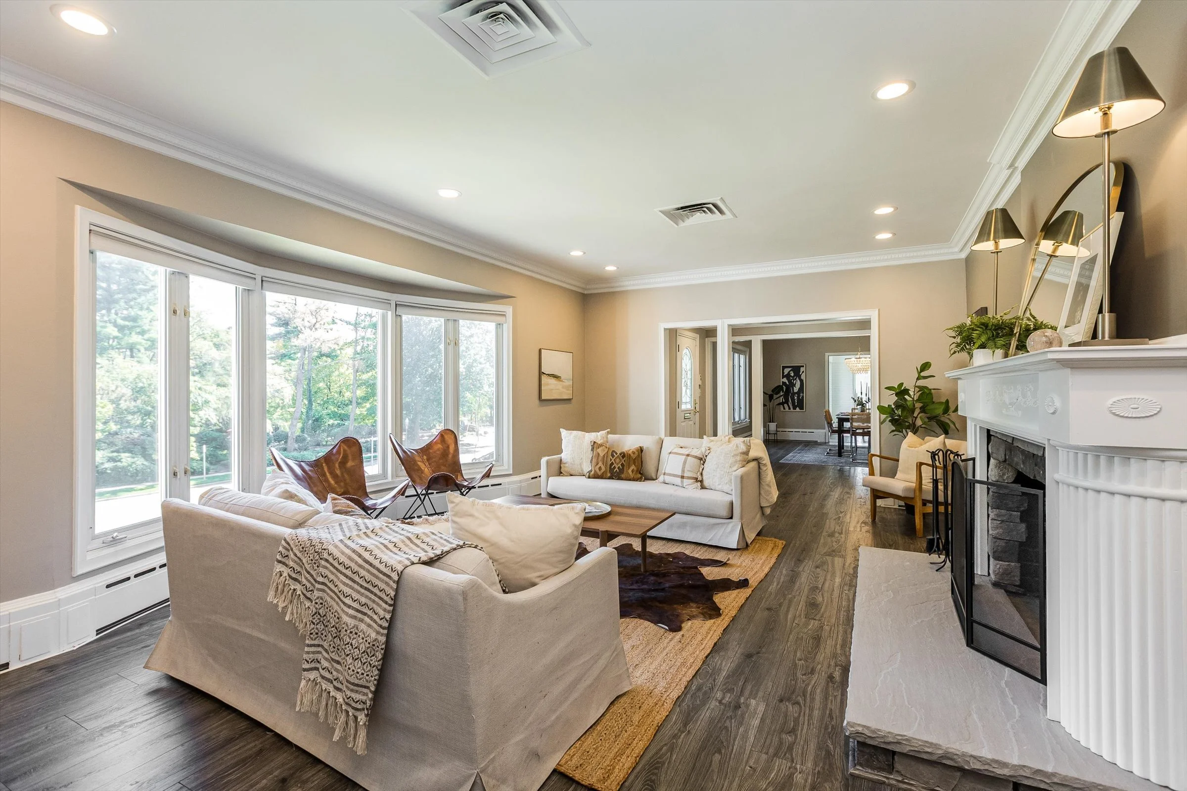 11-Living Room.jpg
