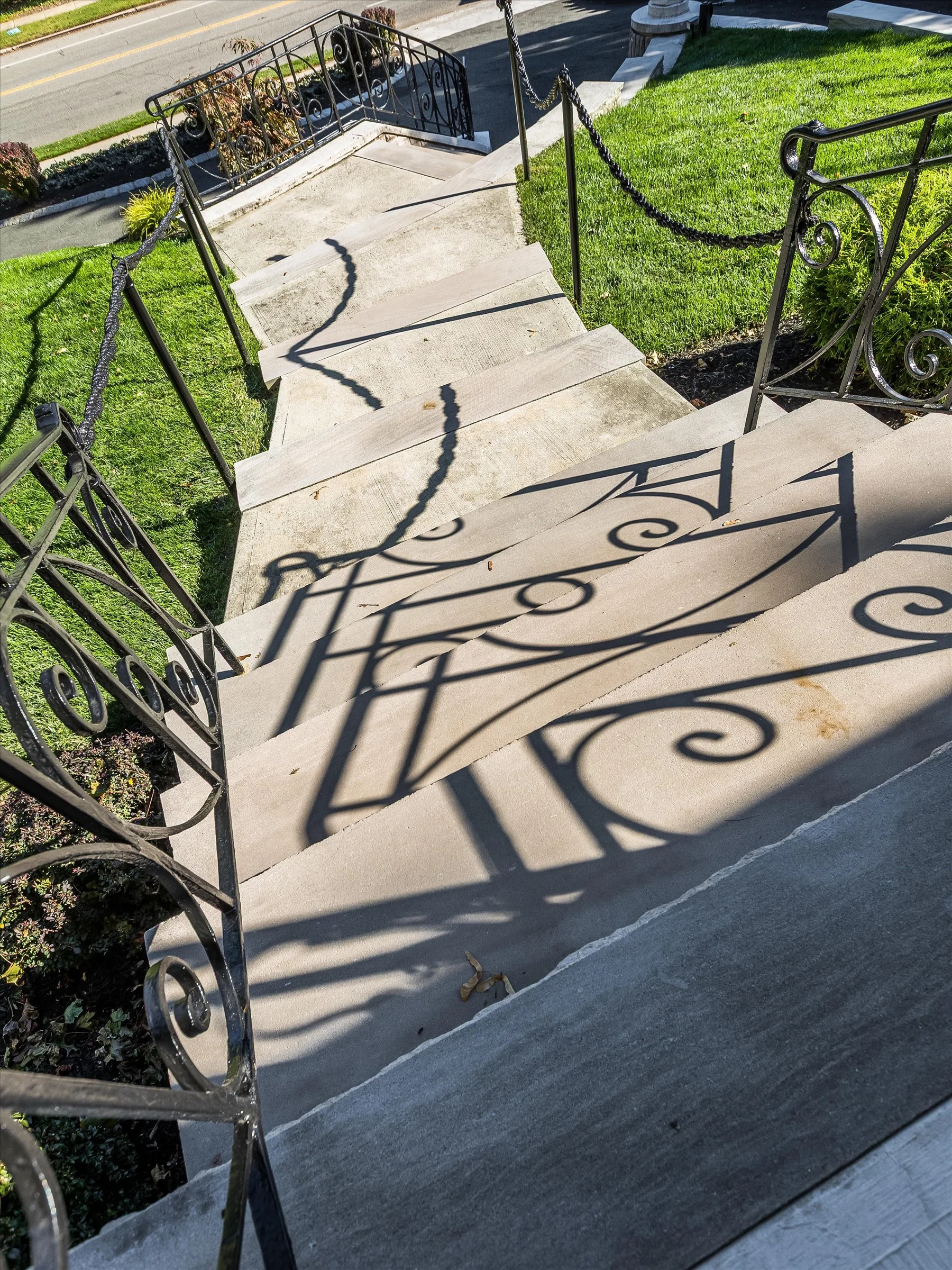04-Front Stairs.jpg