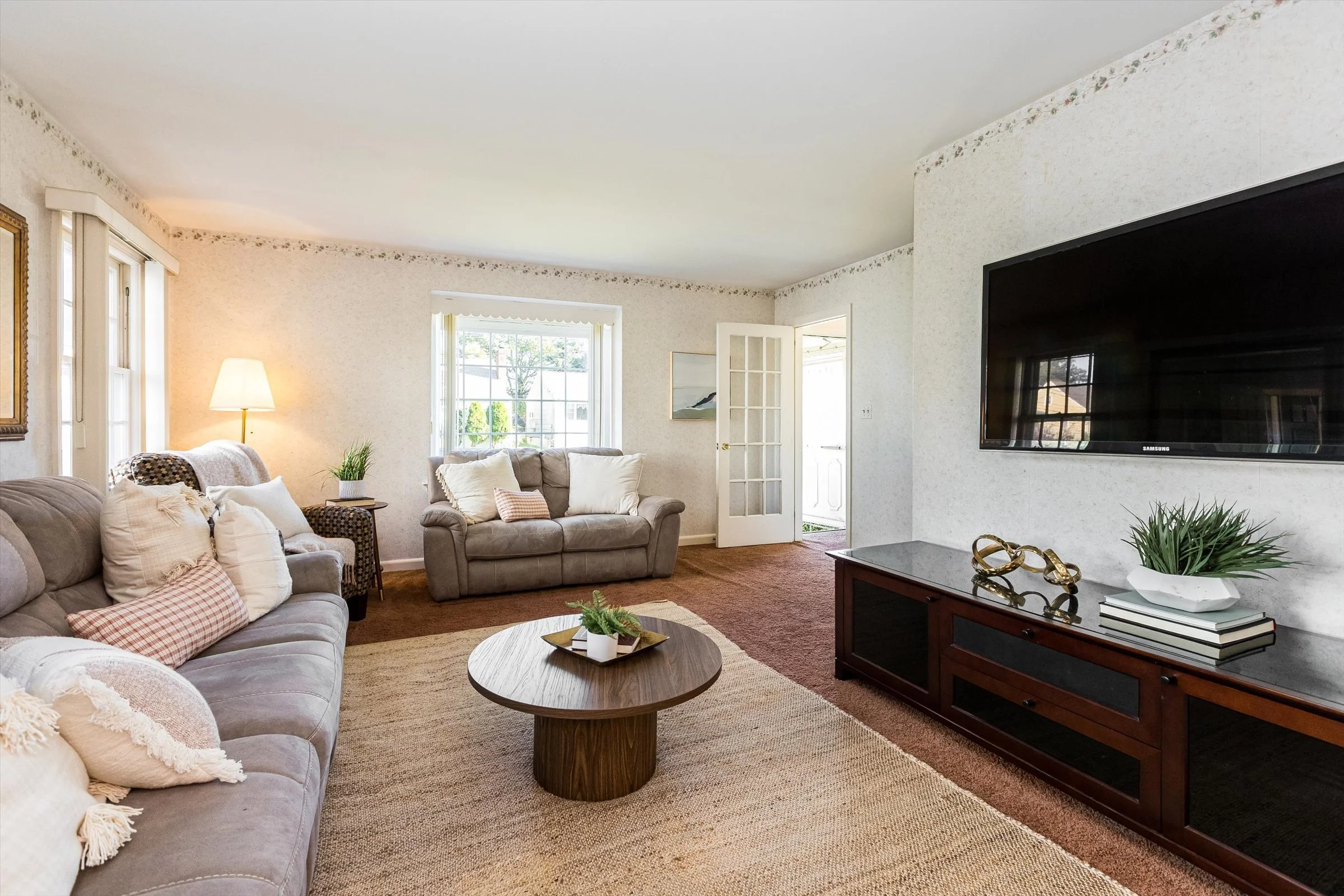 10-Living Room.jpg