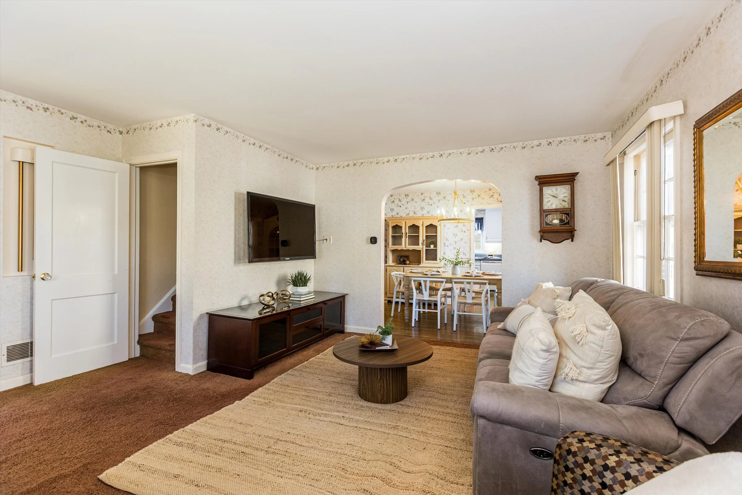 12-Living Room.jpg