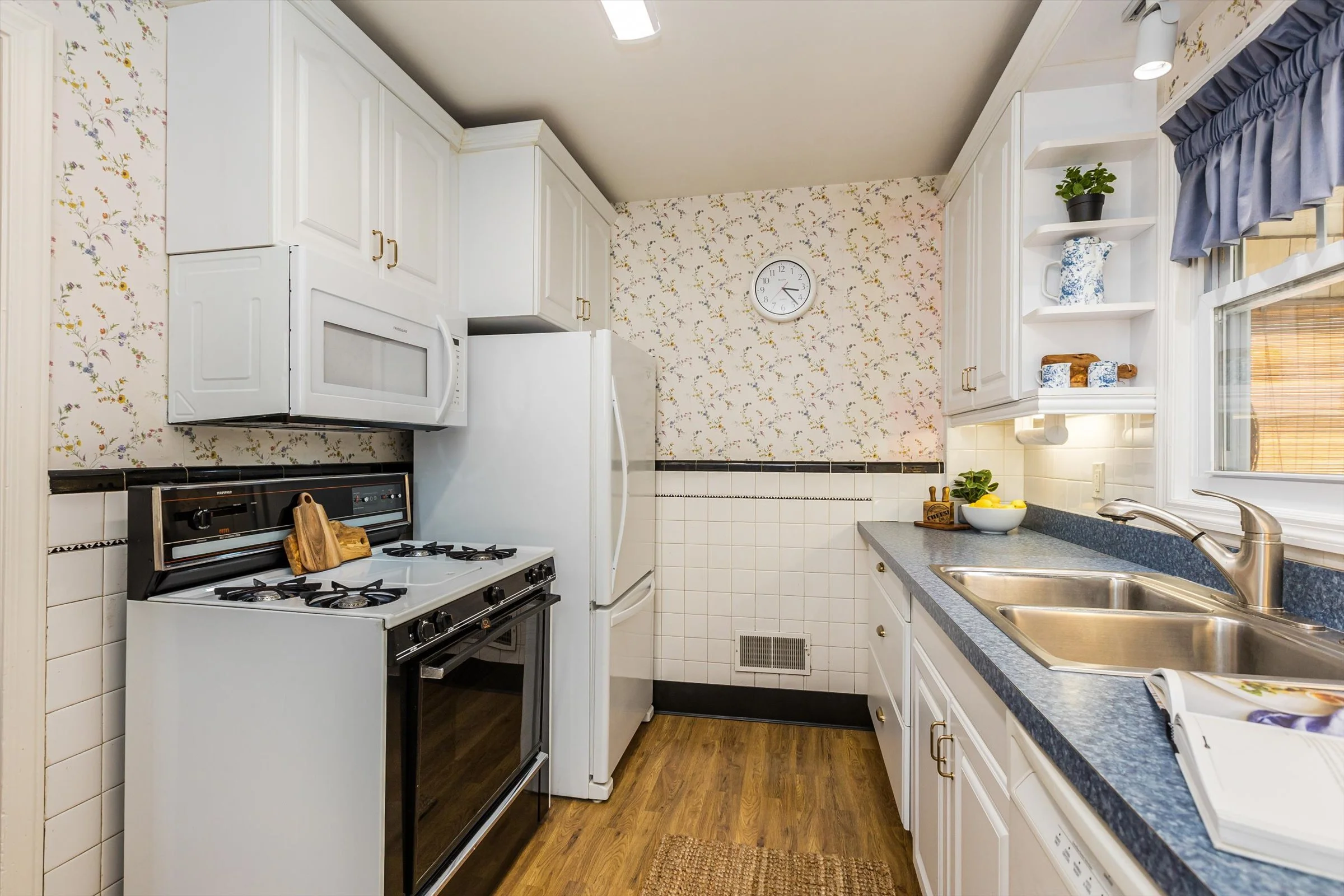 25-Kitchen.jpg