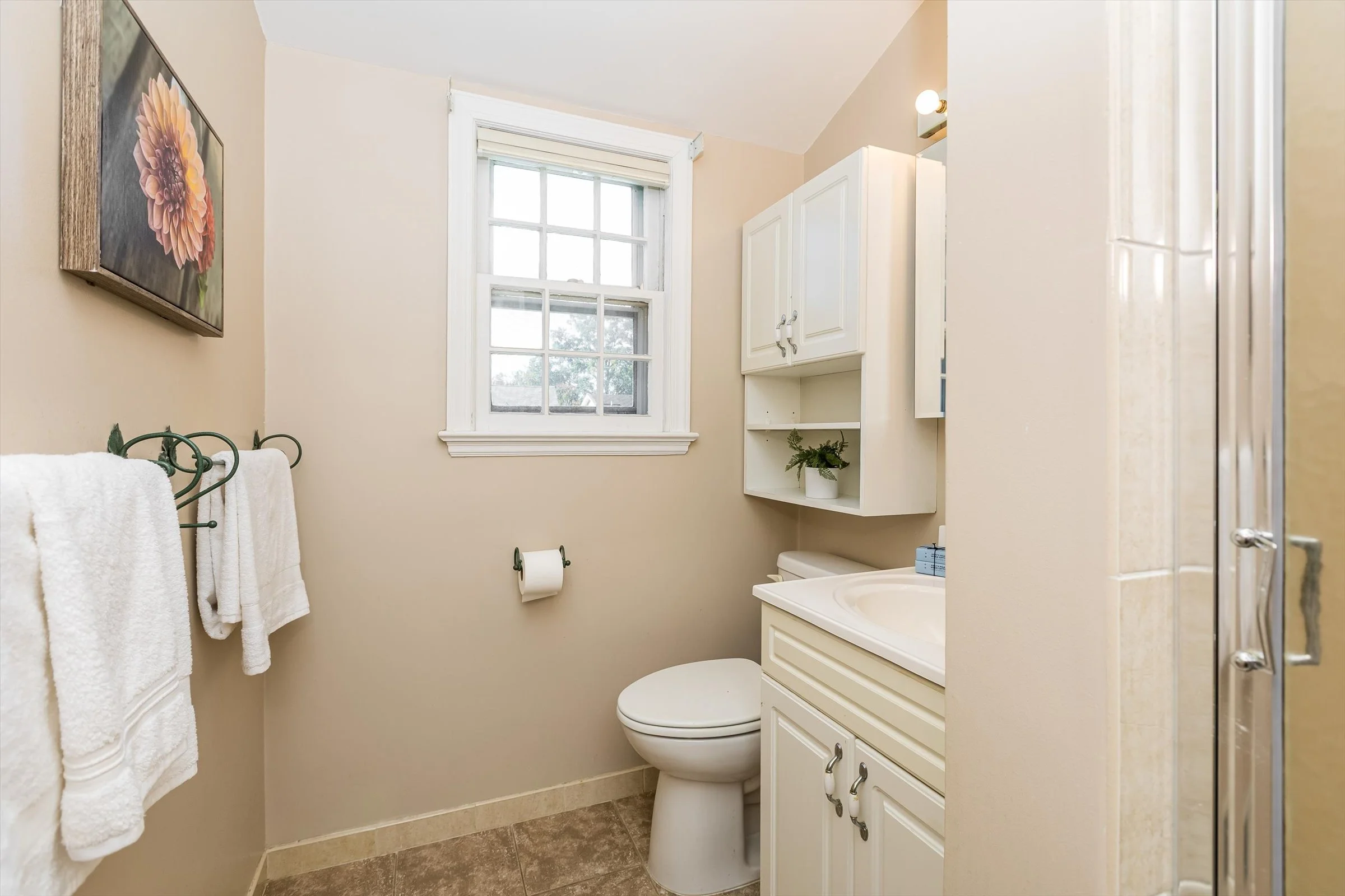 48-Bathroom.jpg