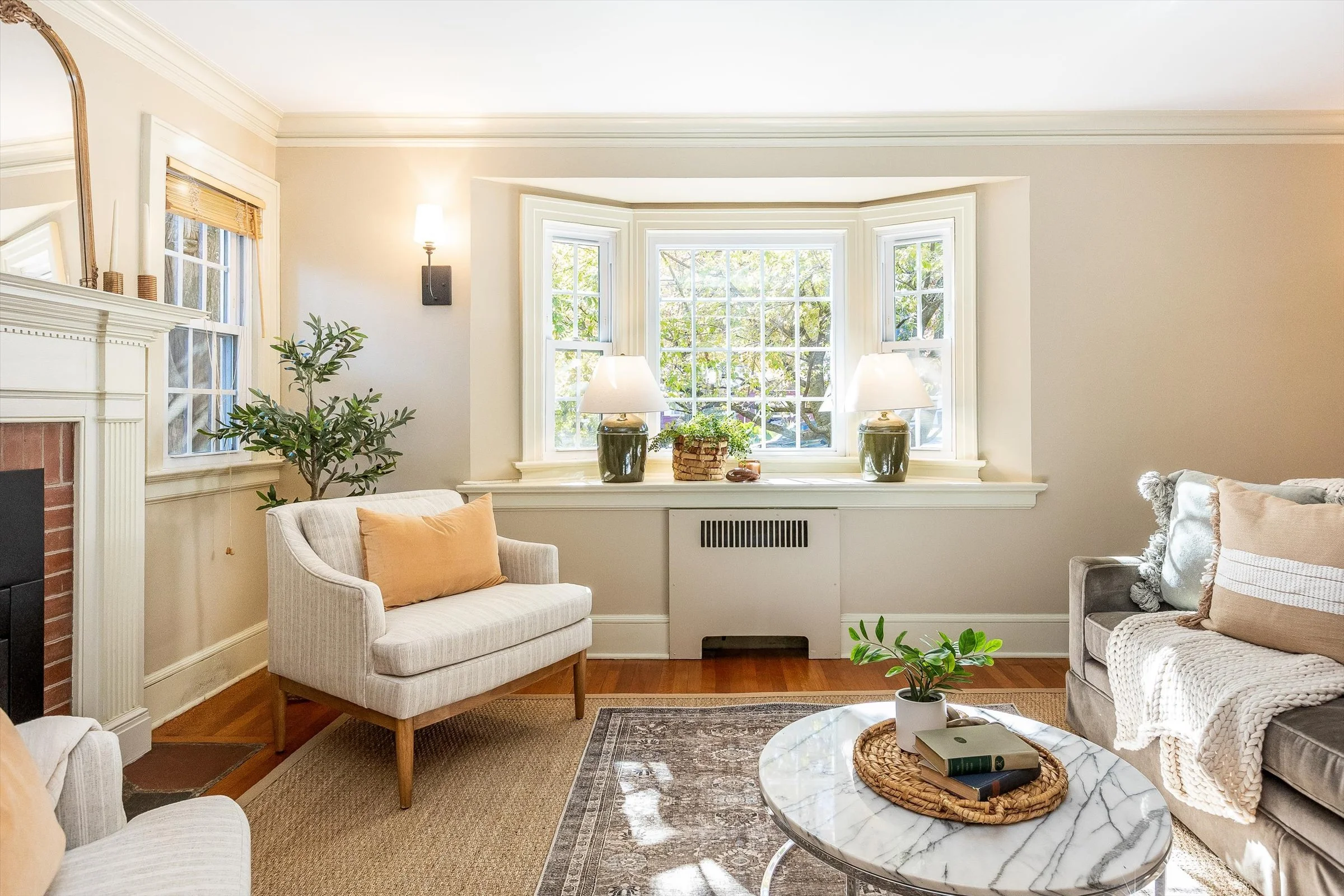 16-Living Room.jpg