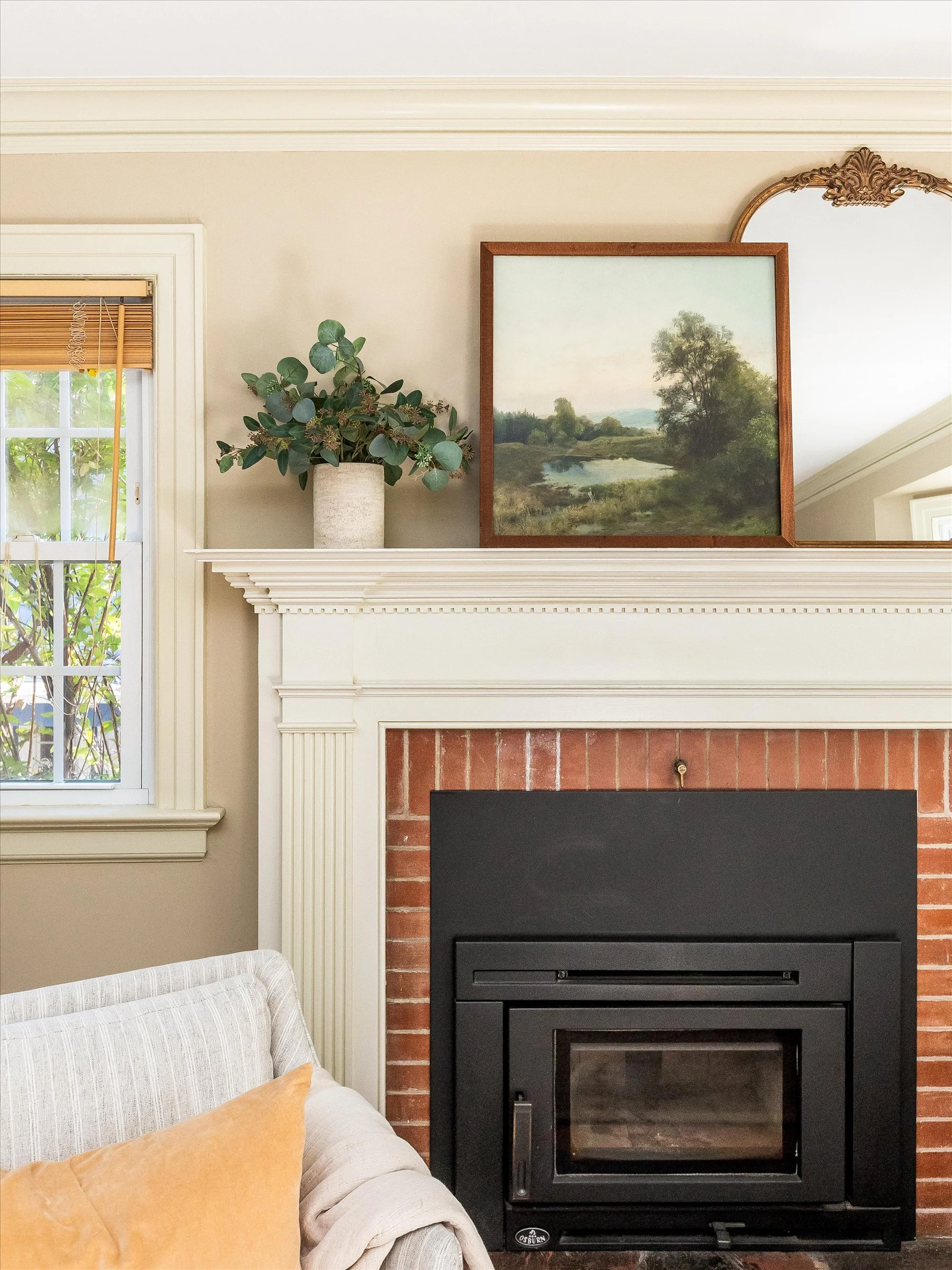 13-Living Room.jpg