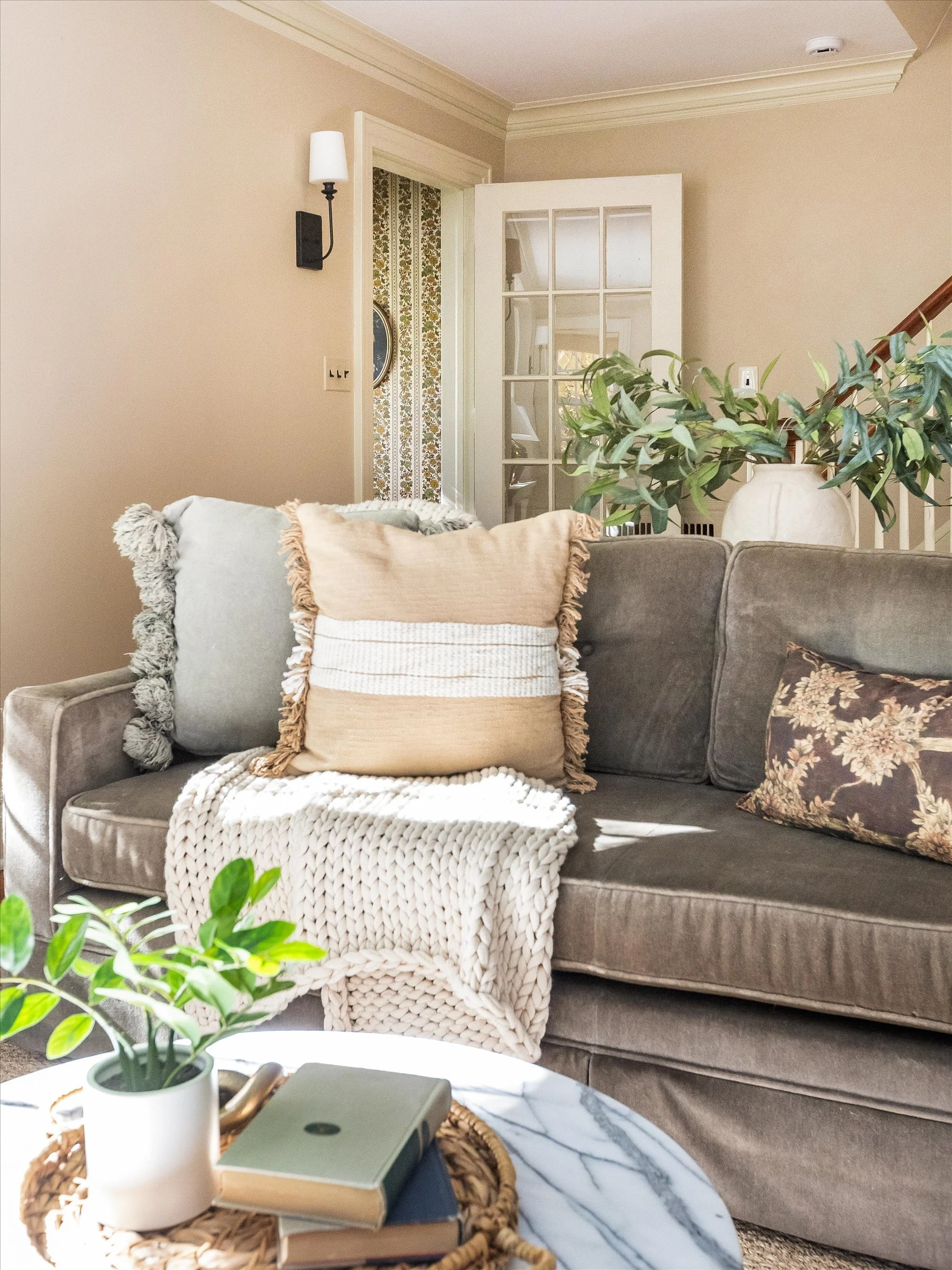 20-Living Room.jpg