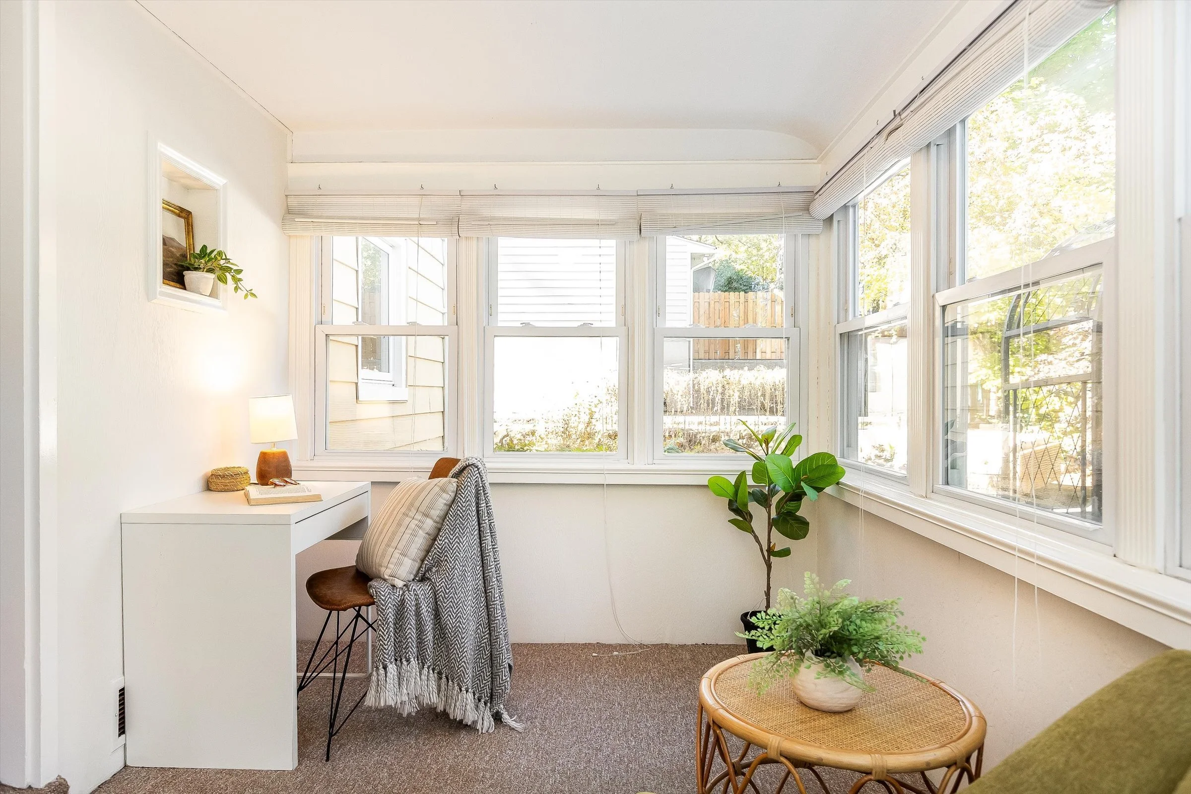 33-Sun Room.jpg