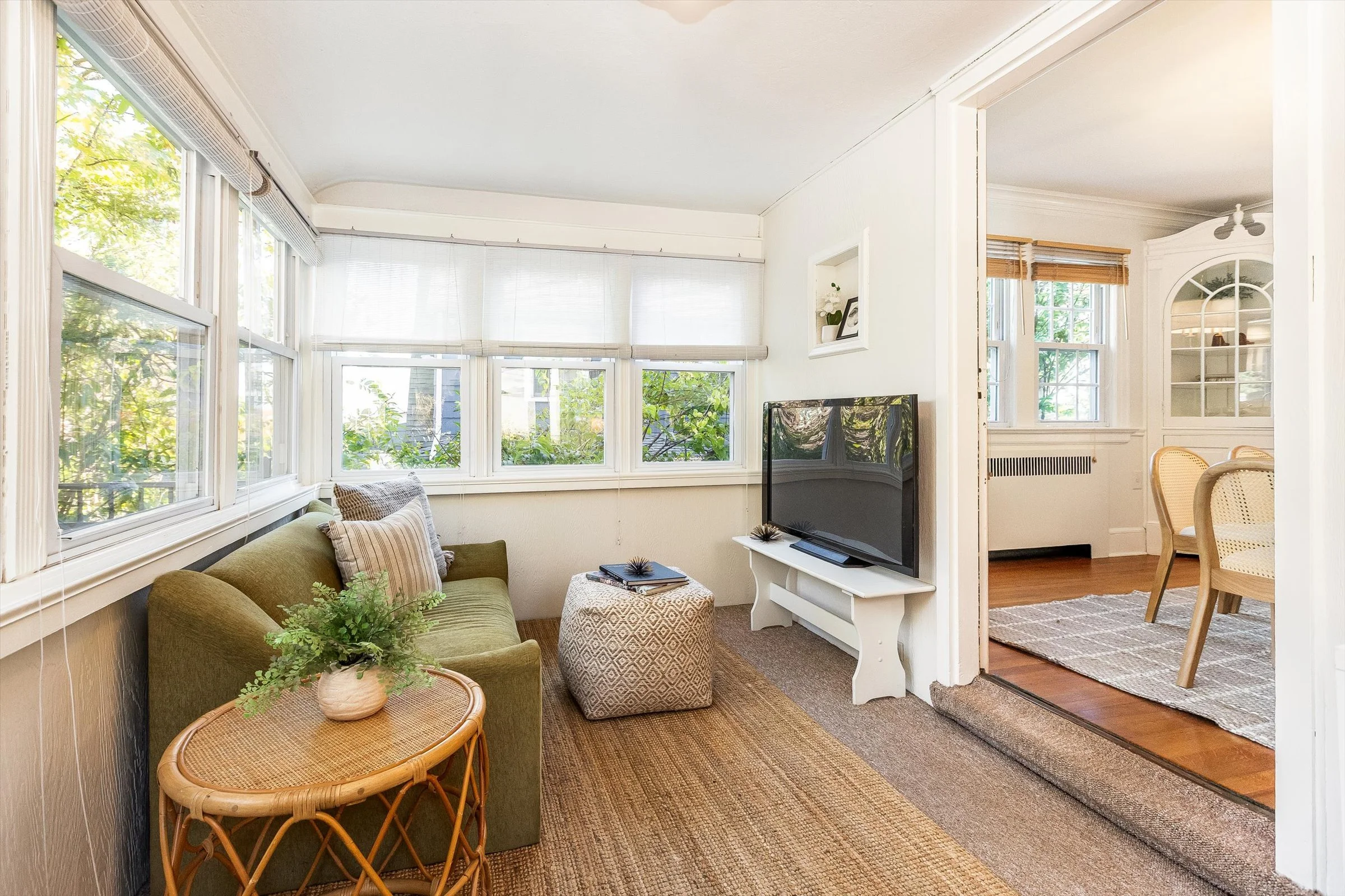 32-Sun Room.jpg