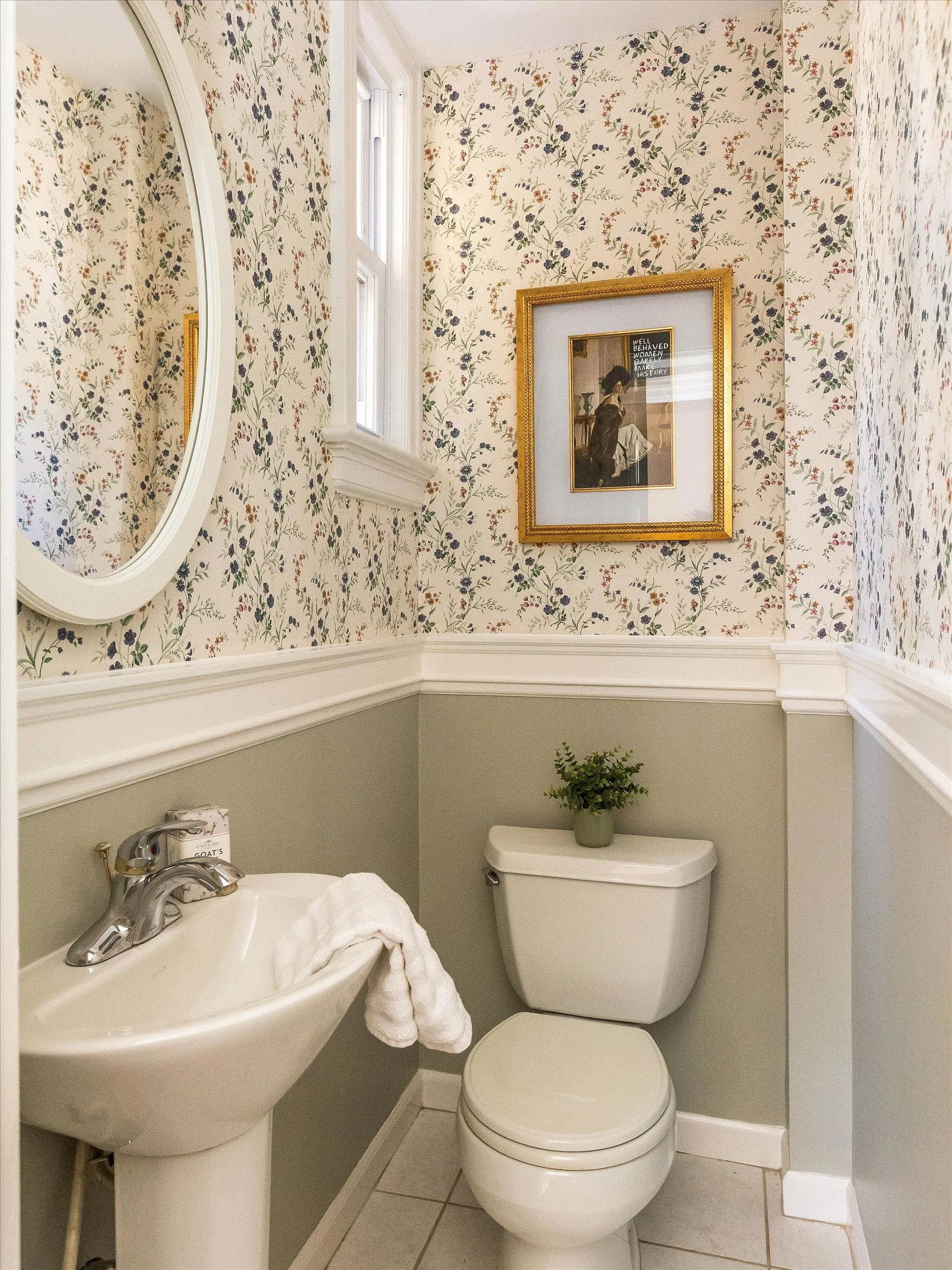 41-Powder Room.jpg
