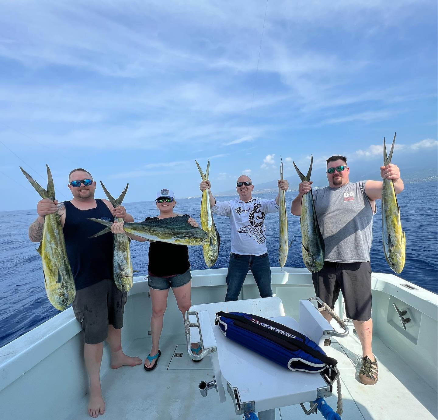 Lucky SEVEN on Mahis today!
.
#SEABABYIII #dinner #mahisonmahis #kona #hawaii #fishinghawaii #fishing #konasportfishing #konasportfishingcharters #konafishing #biggamefishing #bloodonthedeckfishinthebox #konafishingcharters #ahi #yellowfin #tuna #fun