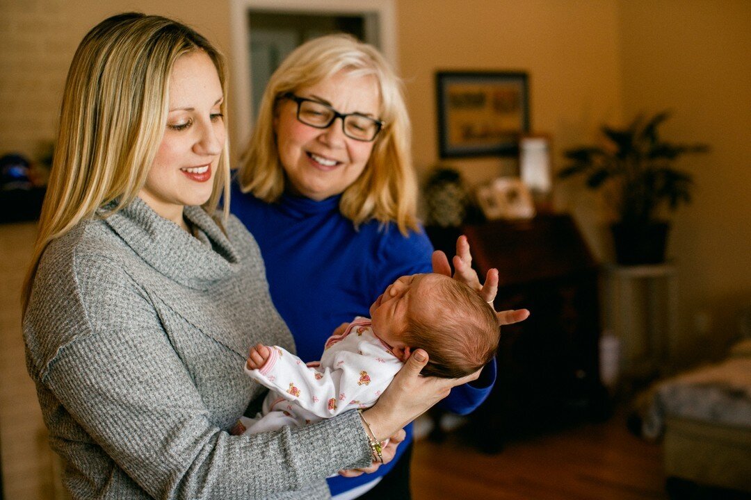 It's been a hot minute since I photographed a newborn! Luckily sweet Hayley was so chilled out that she made it easy on me. Even better was having her Grammy there so that I could capture three generations in one photo ❤️ Grammys are the best!