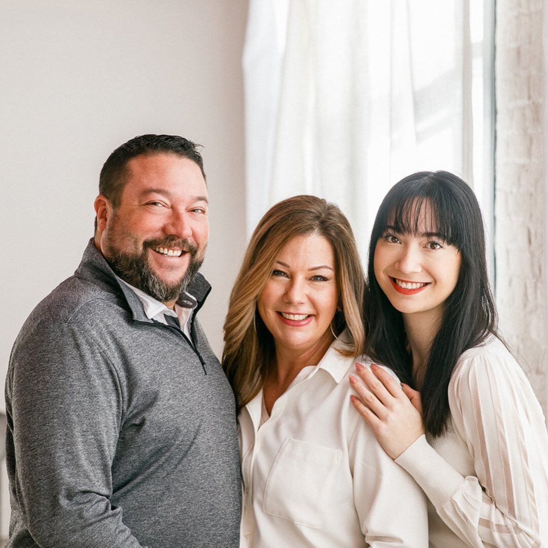 A little late, but Happy Valentine's AND Galentine's Day! Jen and her daughter recently both came in for headshots, which turned into the perfect opportunity for some mother-daughter photos. And since Jen's partner Kevin tagged along, it ended up bei