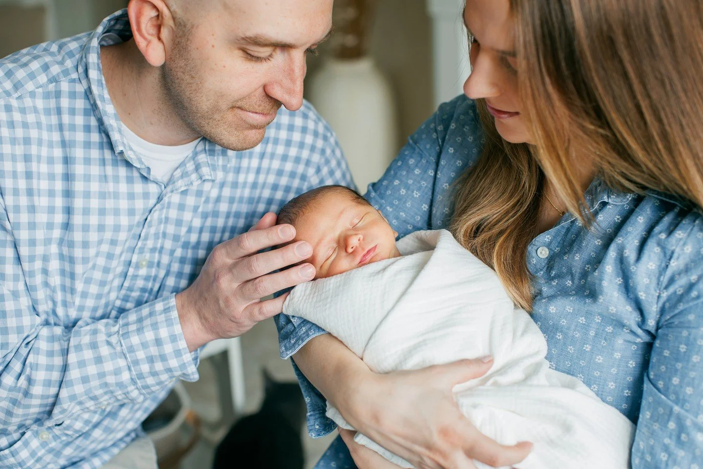 Feels like a baby boom lately! This session was extra special since it was for my dear friend Tricia's new little boy. You've seen Tricia in my photos many times over the years with all her branding content for @lifemadesimpleorganizing , so it was s