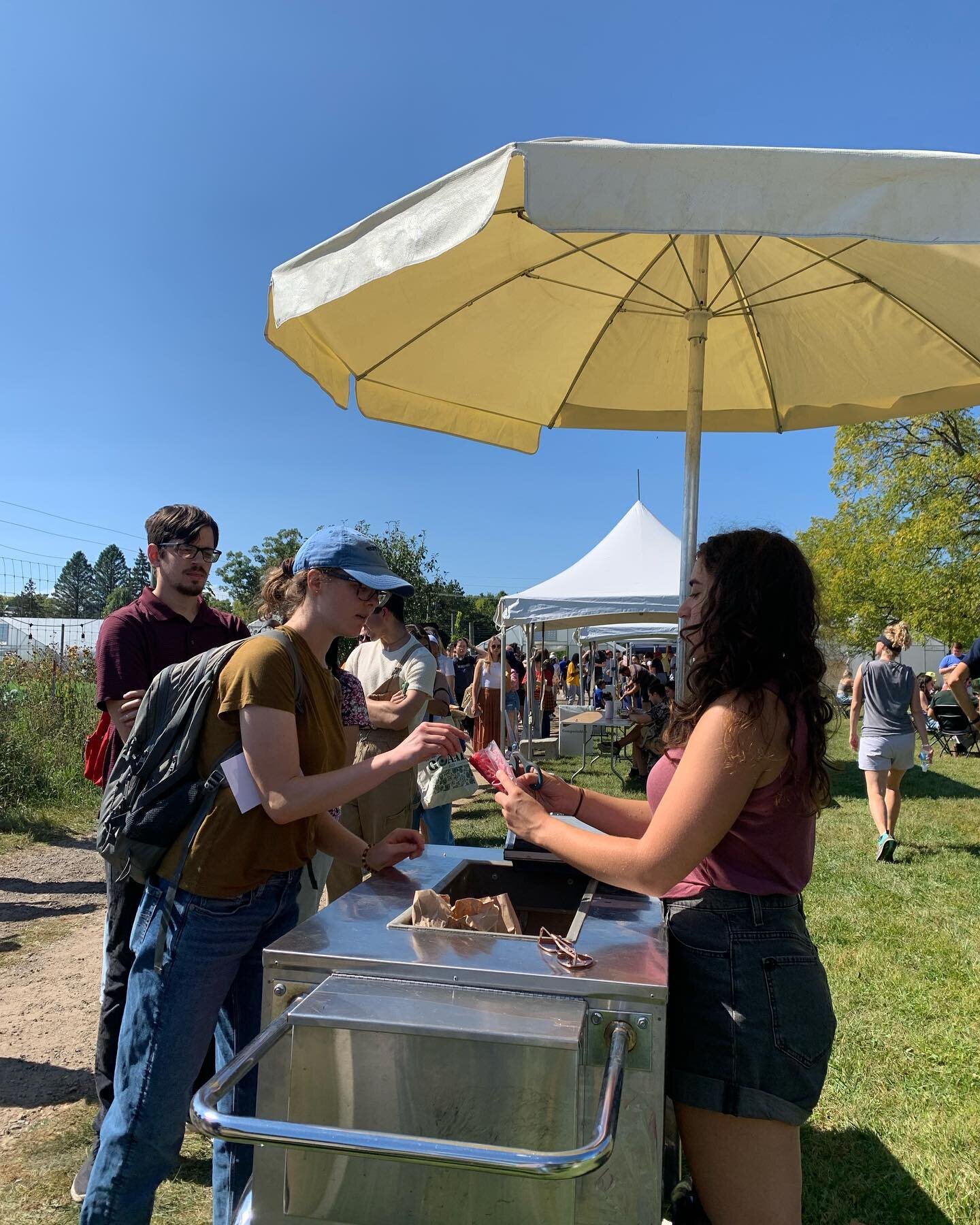 Sunday was *magical*. I had the immense honor of giving out popsicles at the @umichcampusfarm annual Harvest Fest. 🧑&zwj;🌾 

I had a line the entire time&hellip; gave out 800 pops in an hour and a half. 🌞 

I used to work at the campus farm in col