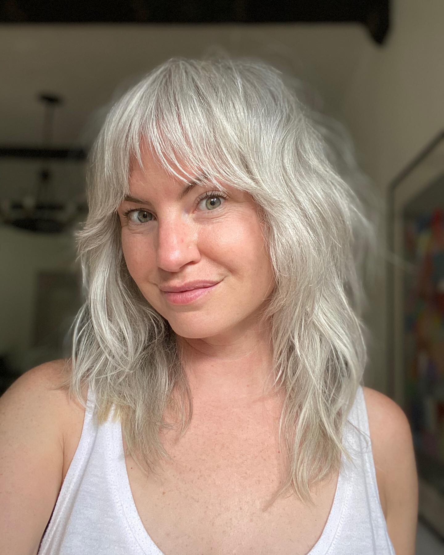 I L💘VE when clients send selfies, makes my heart flutter! 🤩 please send your cutie hair pics my way if the mood hits and you&rsquo;re feeling yourself ✨✨✨ 

#shag #softshag #curtainbangs #razorcut #tacomarazorcut #tacomasalon #tacomastylist