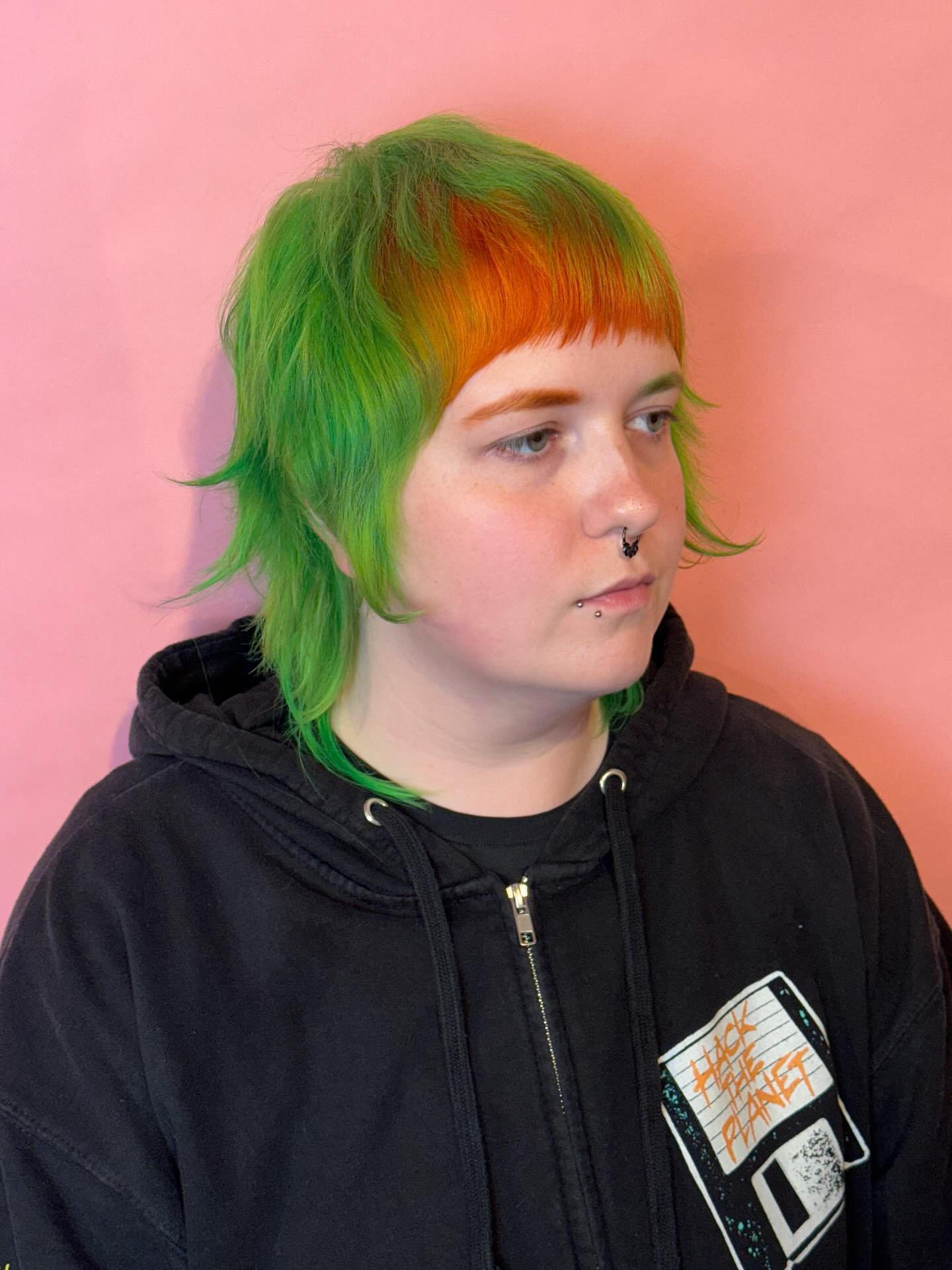 Cutie hours are 24/7 at @daydreamsalontacoma 🧚✨✨✨

#TacomaStylist #TacomaSmallBusiness #TacomaSalon #Tacomarazorcut #Razorcut #Bangs #CurtainBangs #Mullet #RazorMullet #Shag #Shullet #HairHasNoGender #CoolHair #CuteHair #HotHair #SeattleStylist #Sea