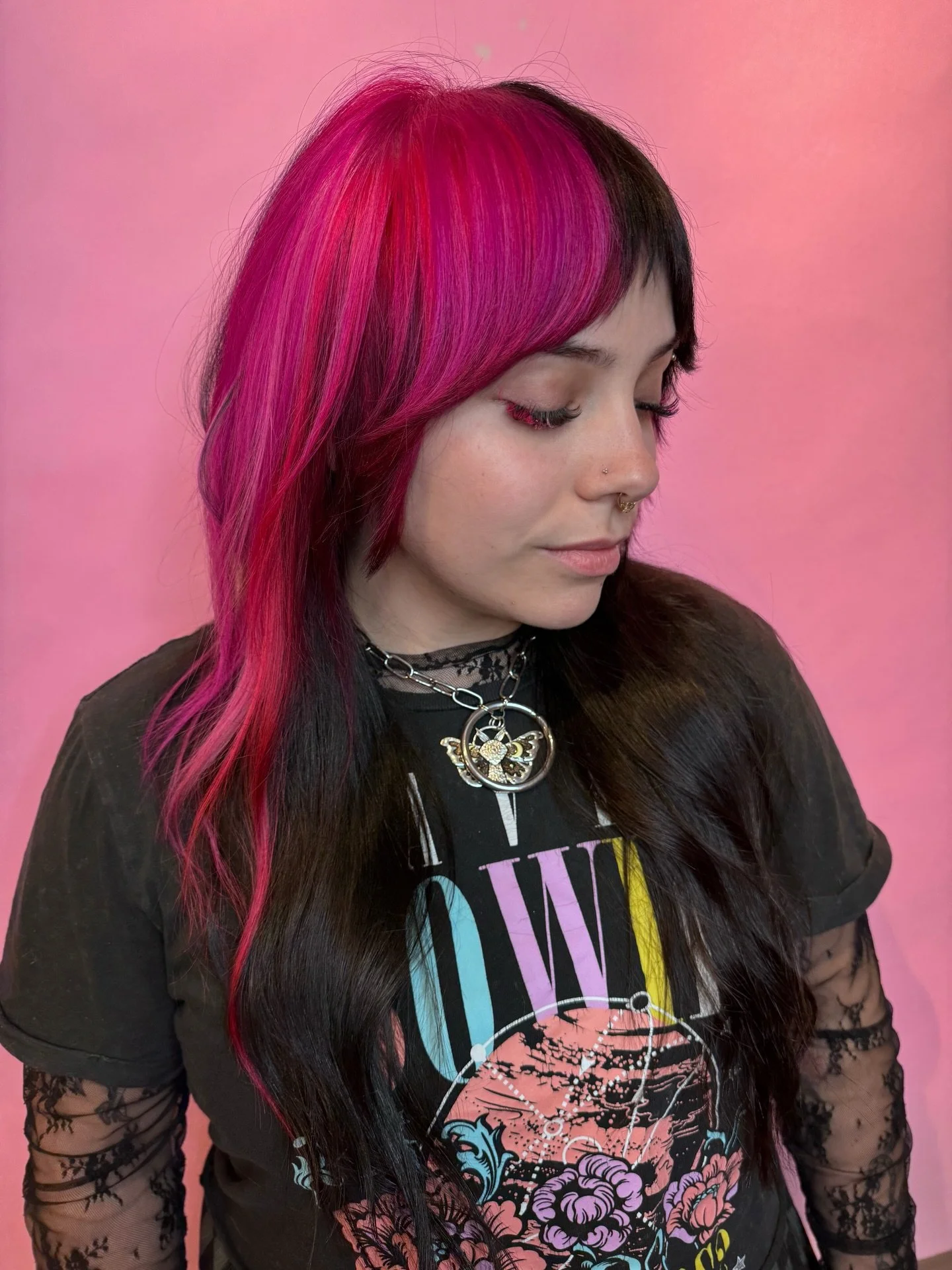 🍒💞🎀 Will you be my Valentine? 🎀💞🍒

Obsessed with this layered pink block color on Kayla and O.M.G. the matching lashes 😵 My clients are the absolute cutest 🥹💞💞💞

WHOS NEXT?!? #PinkHair #PorVida 
 
#TacomaColorist #RazorCut #TacomaWA