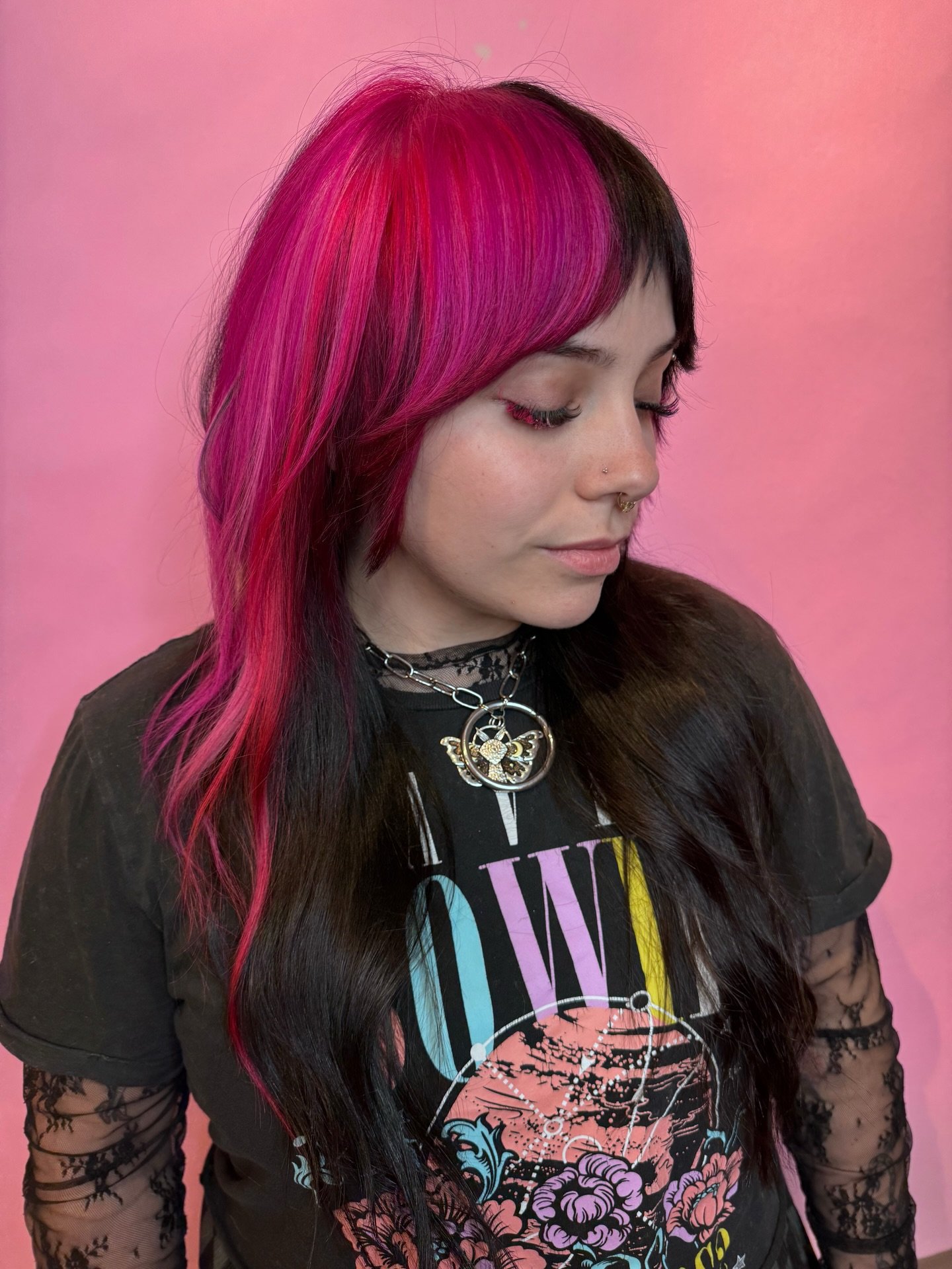 🍒💞🎀 Will you be my Valentine? 🎀💞🍒

Obsessed with this layered pink block color on Kayla and O.M.G. the matching lashes 😵 My clients are the absolute cutest 🥹💞💞💞

WHOS NEXT?!? #PinkHair #PorVida 
 
#TacomaColorist #RazorCut #TacomaWA