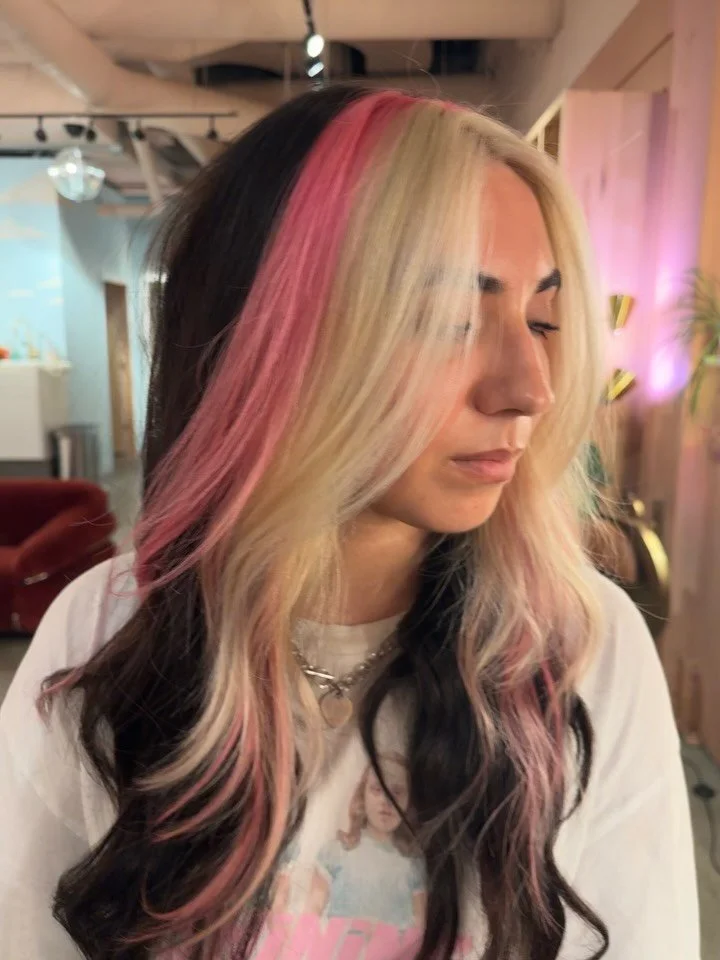Just over here doing my dream hair 🍦🍓☕️🍦🍓☕️
Cannot get over how cute this color combo is, more of this please 😙💕💕💕

#tacomacolorist #neapolitanhair #calicohair #moneypeice #tacomasalon