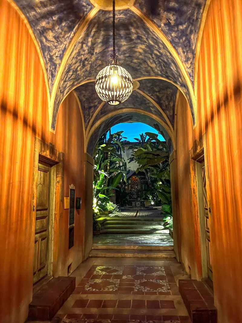  Building Villa D’Este in West Hollywood California 
