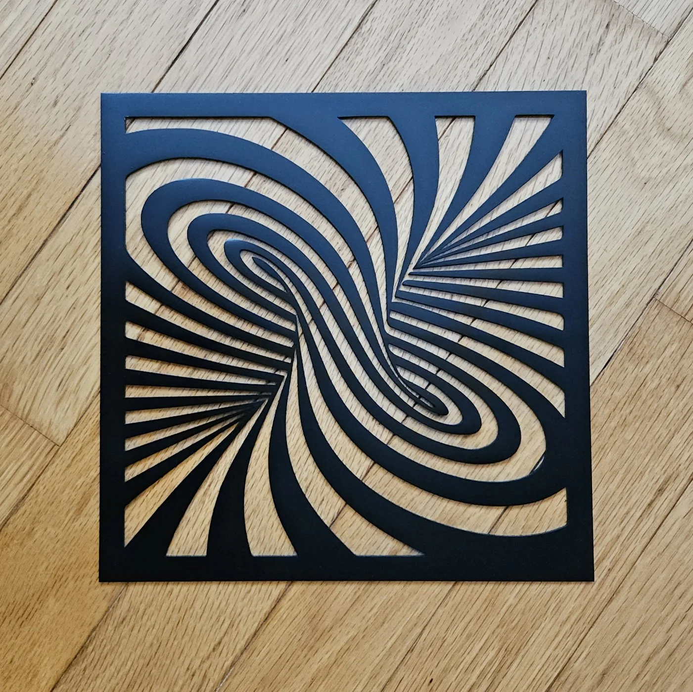 METALgarden-Optical-Illusion-Black-Wall-Decoration.jpg
