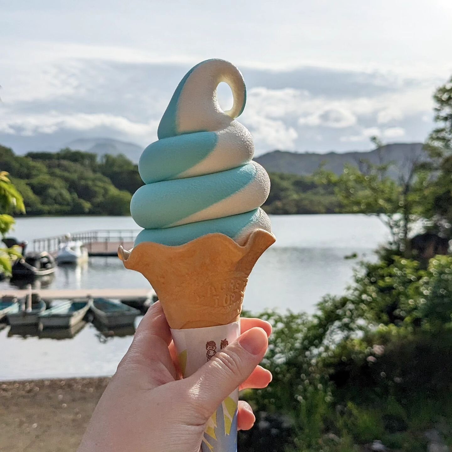 Salt ice cream at Lake Ippeki. If you like sweet and salty, I highly recommend it!

#lakeippeki #一碧湖 #ito #japanalt #japan #日本 #静岡県 #伊豆半島 #伊豆