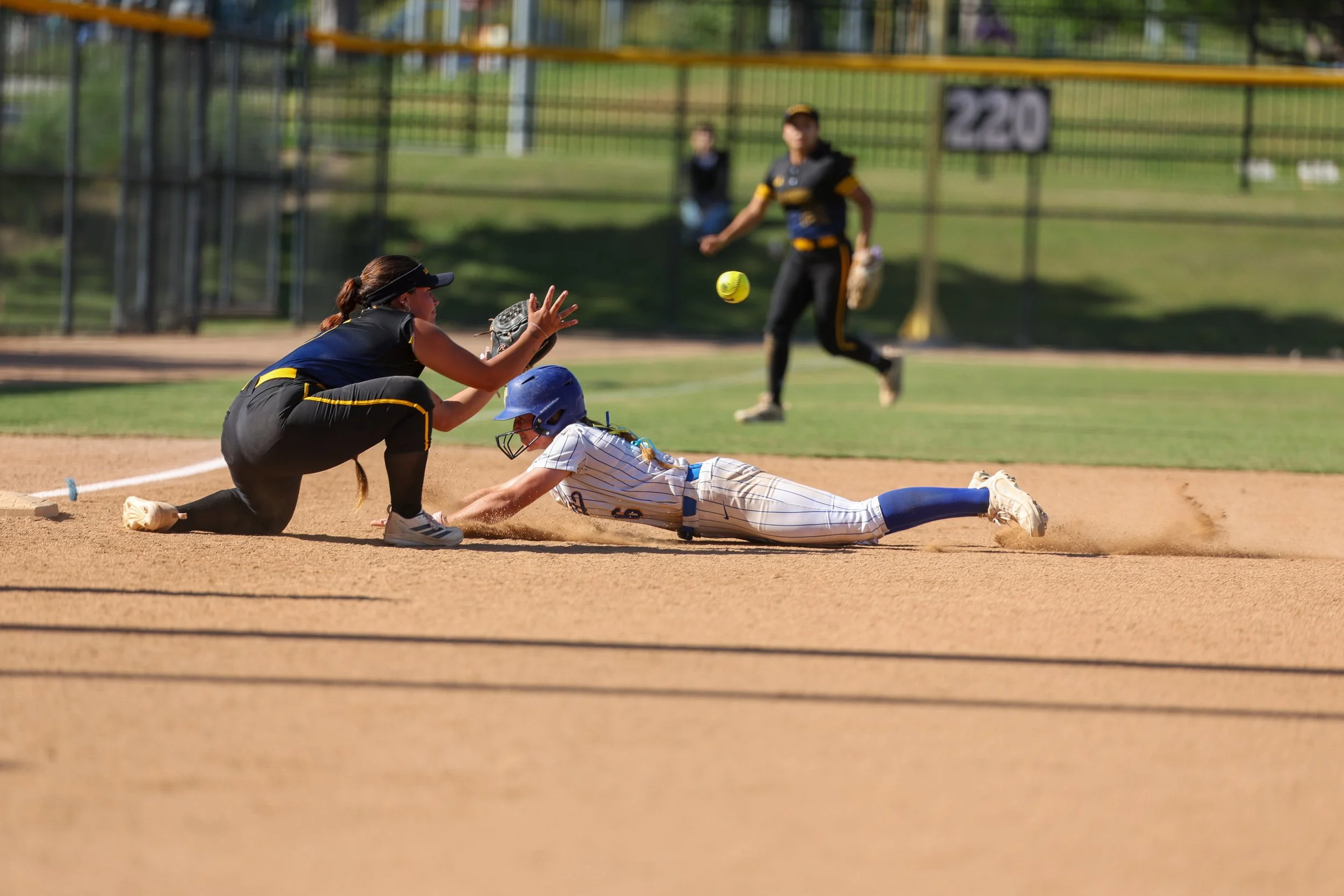 Softball-vsLaSierra-4.24.2026-192.jpg