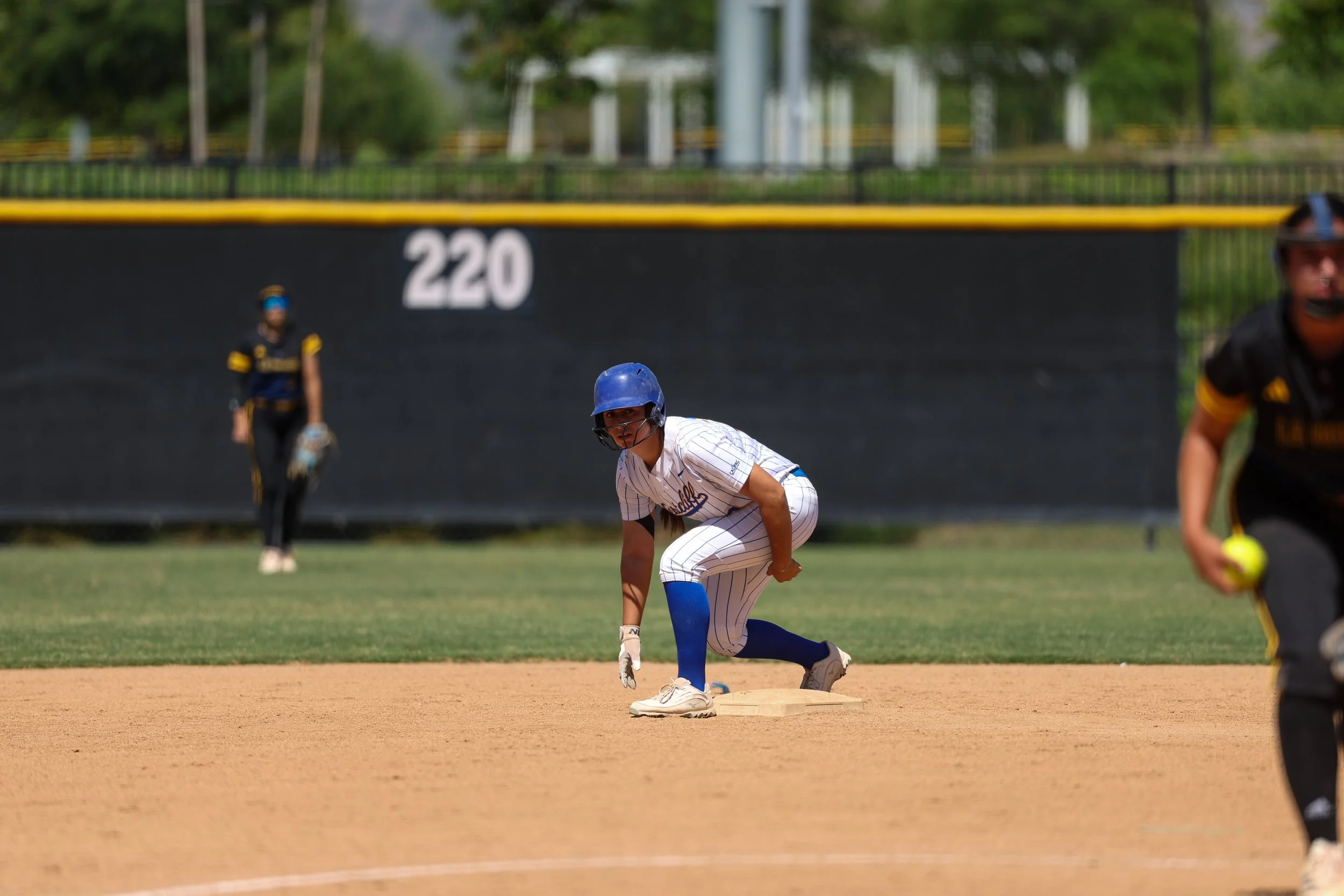 Softball-vsLaSierra-4.24.2026-151.jpg