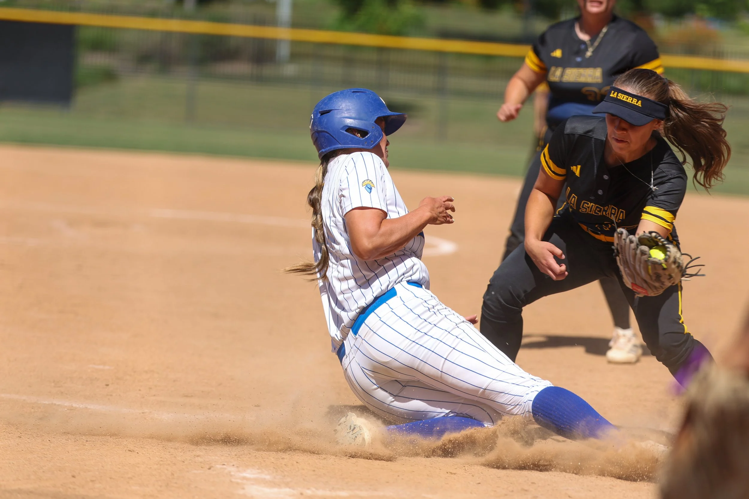 Softball-vsLaSierra-4.24.2026-160.jpg